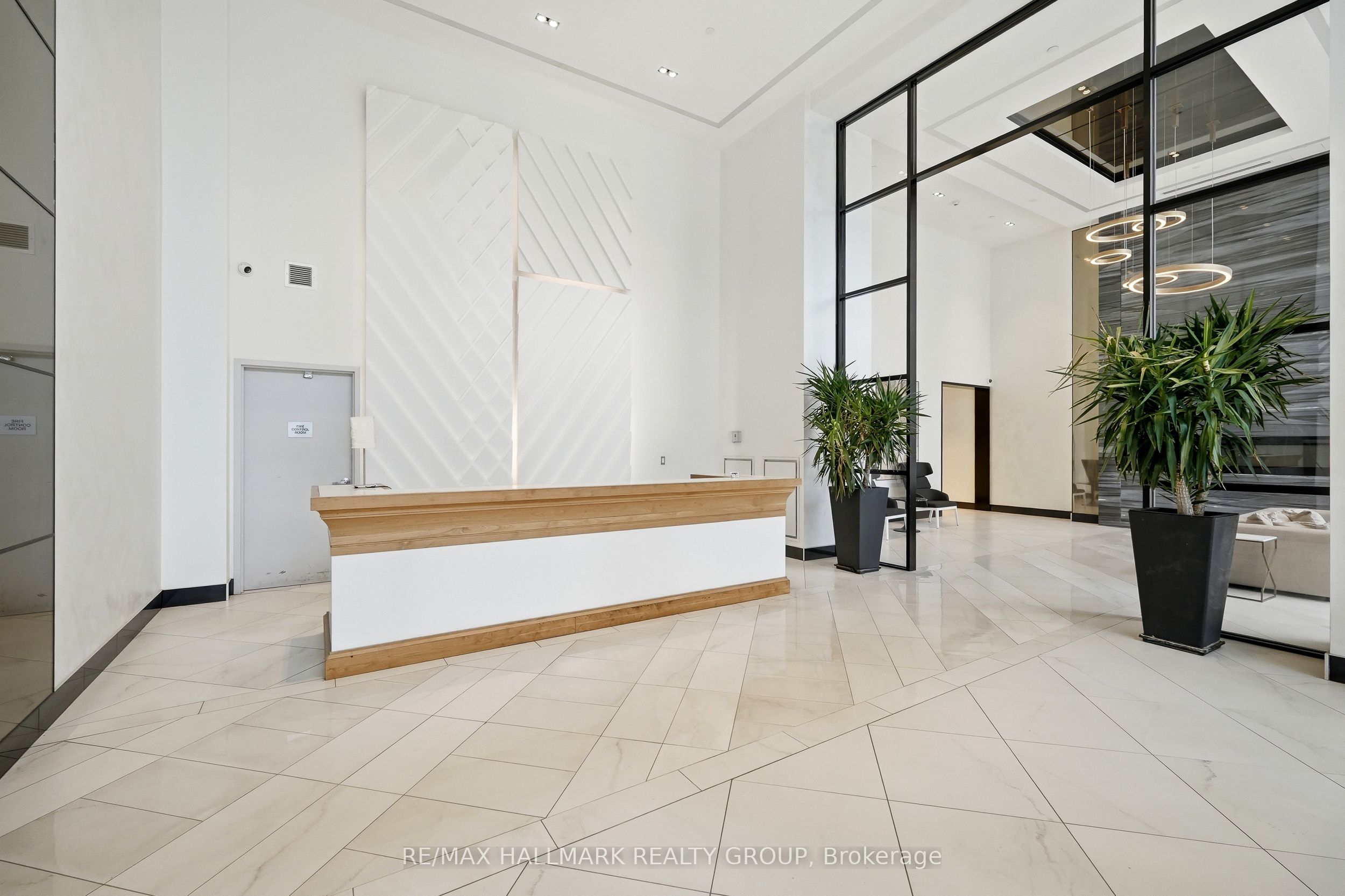 255 Bay Street 106, Ottawa Centre, ON K1R 0C5 photo 2