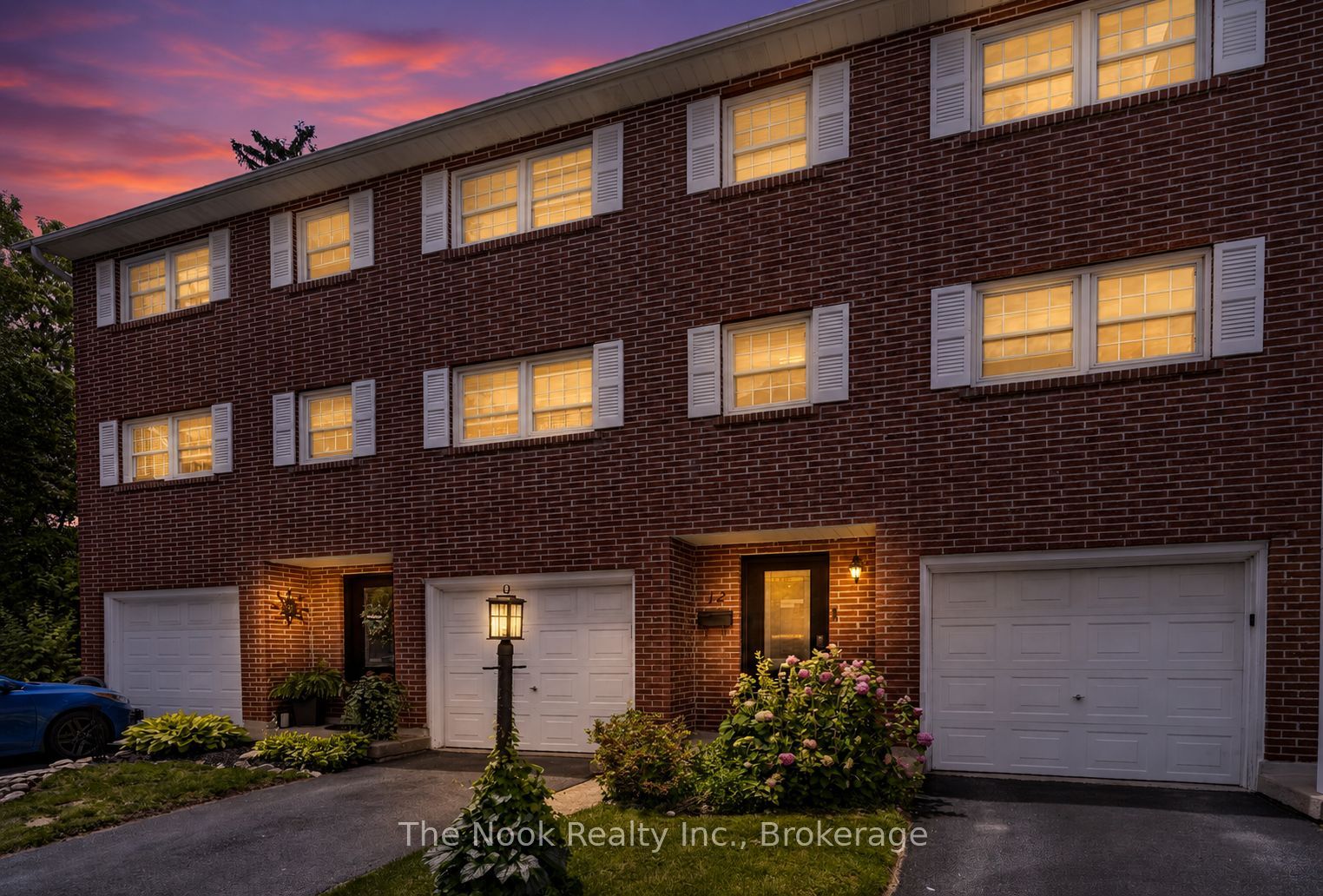 91 LIVINGSTON Avenue 12, Grimsby, ON L3M 1L4