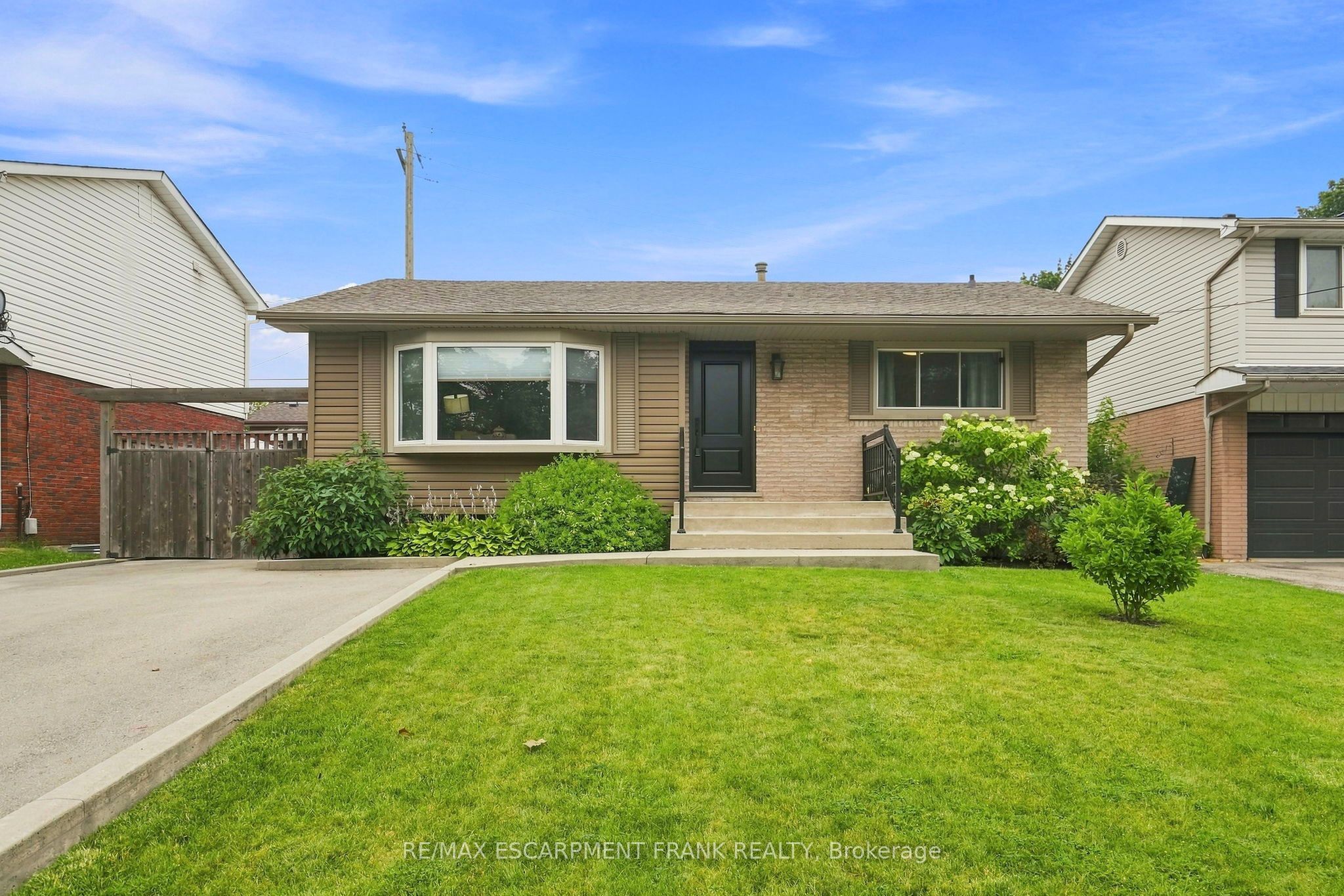 1008 Garth Street, Hamilton, ON L9C 4L6 photo 2