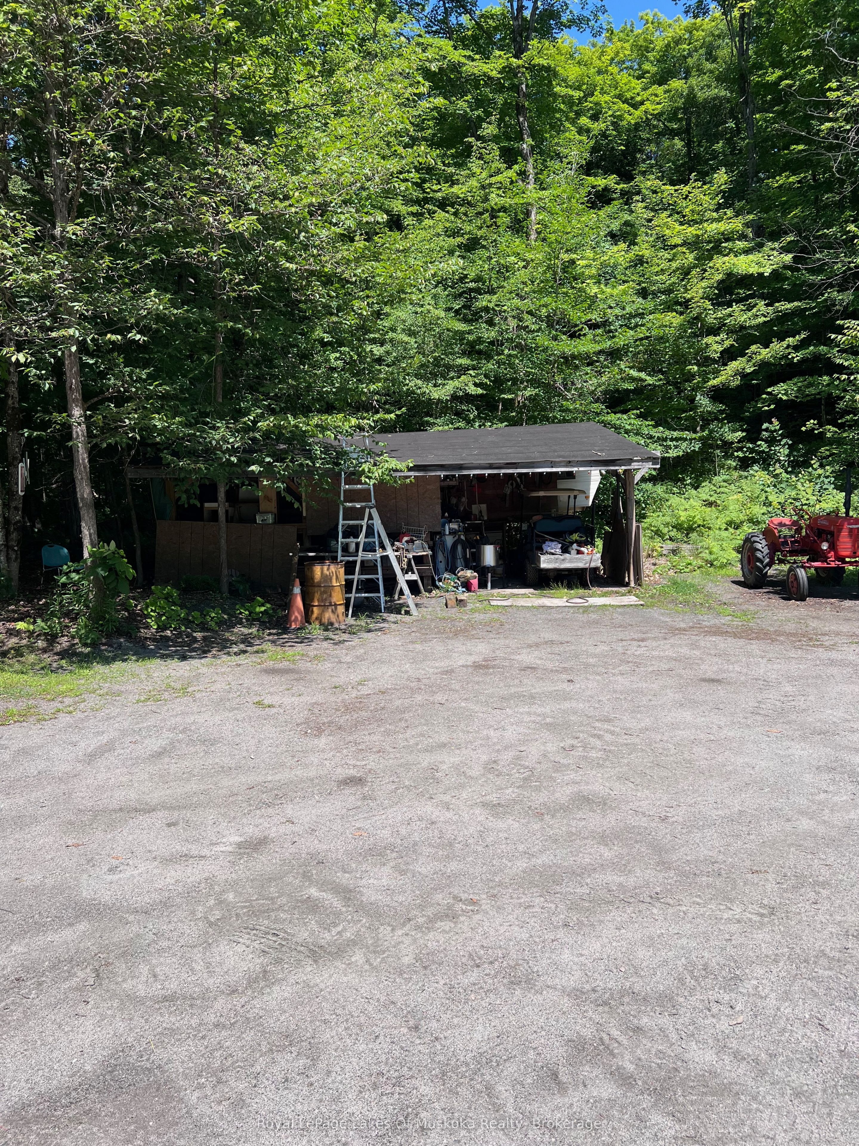 1096 Raymond Road, Muskoka Lakes, ON P0B 1M0 photo 2