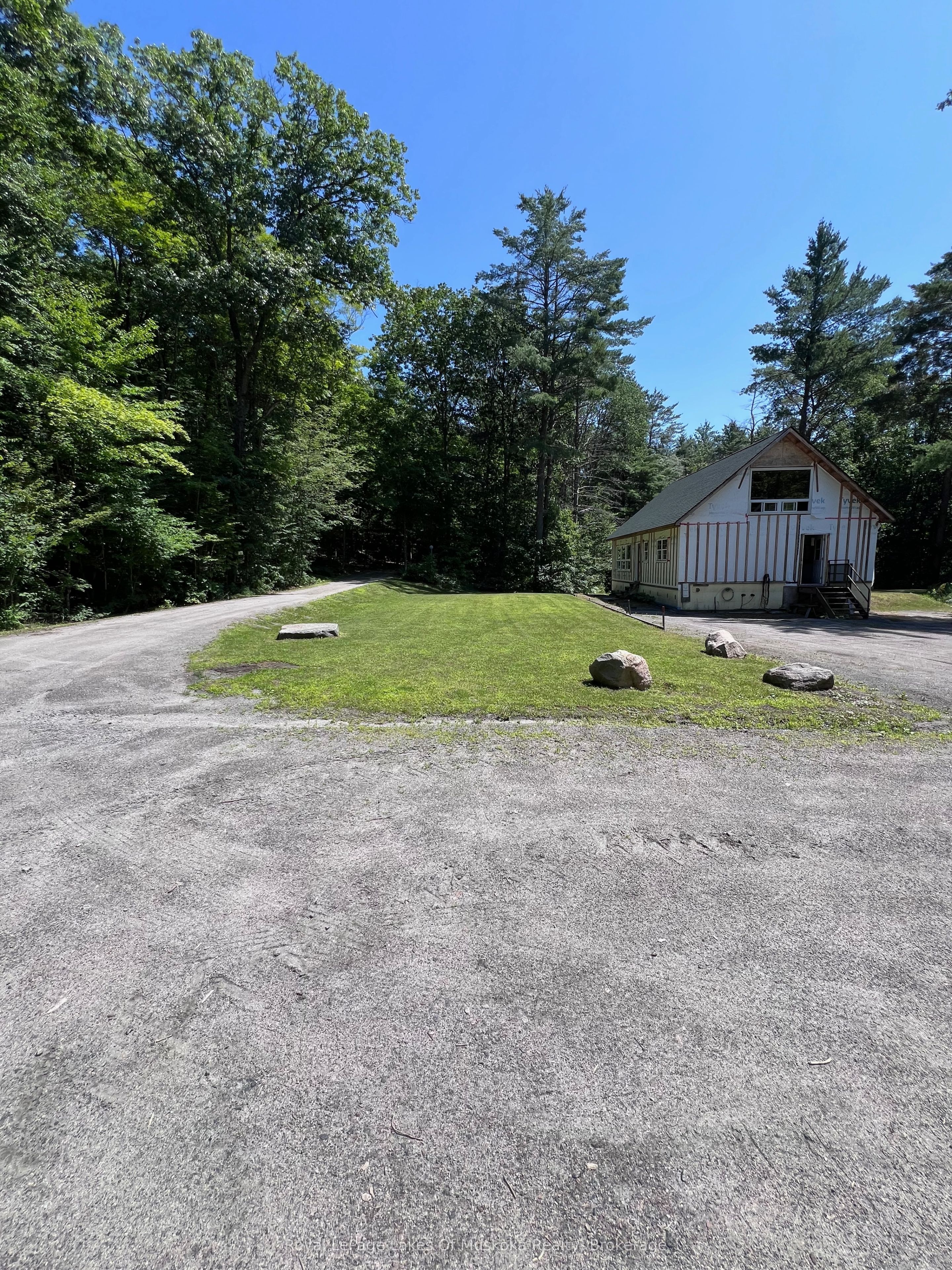 1096 Raymond Road, Muskoka Lakes, ON P0B 1M0 photo 4