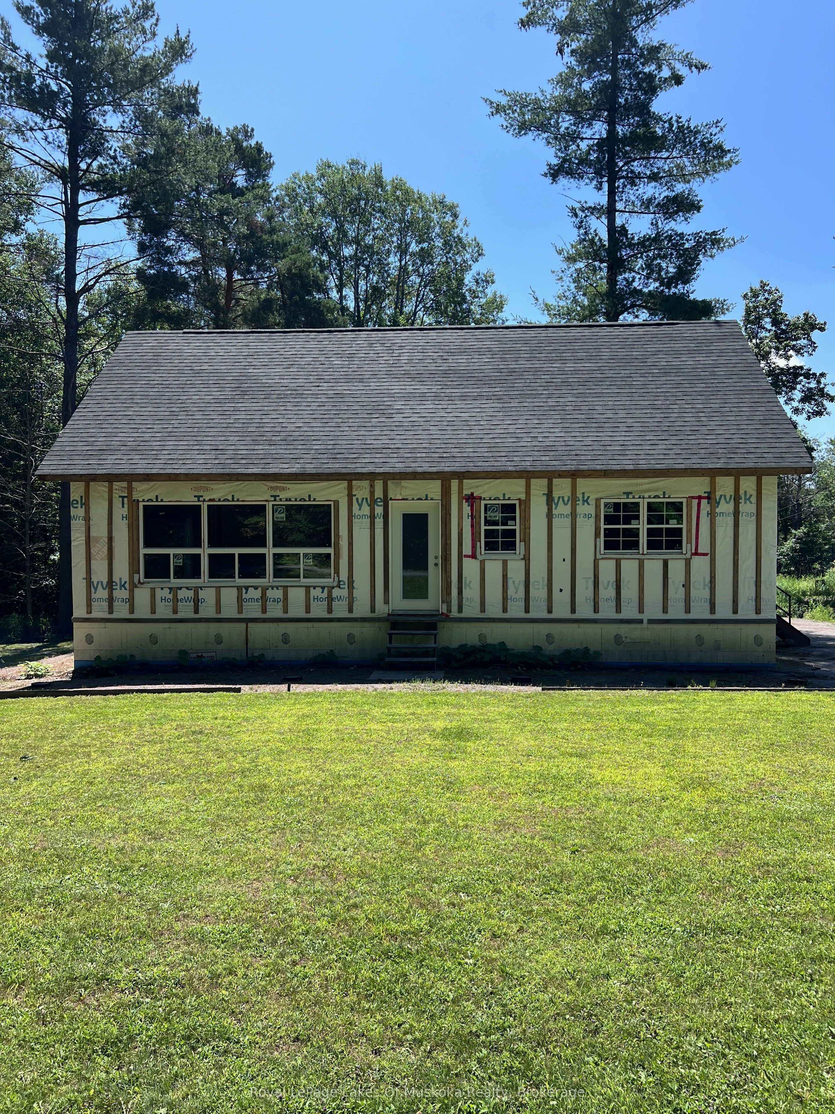 1096 Raymond Road, Muskoka Lakes, ON P0B 1M0 photo 5
