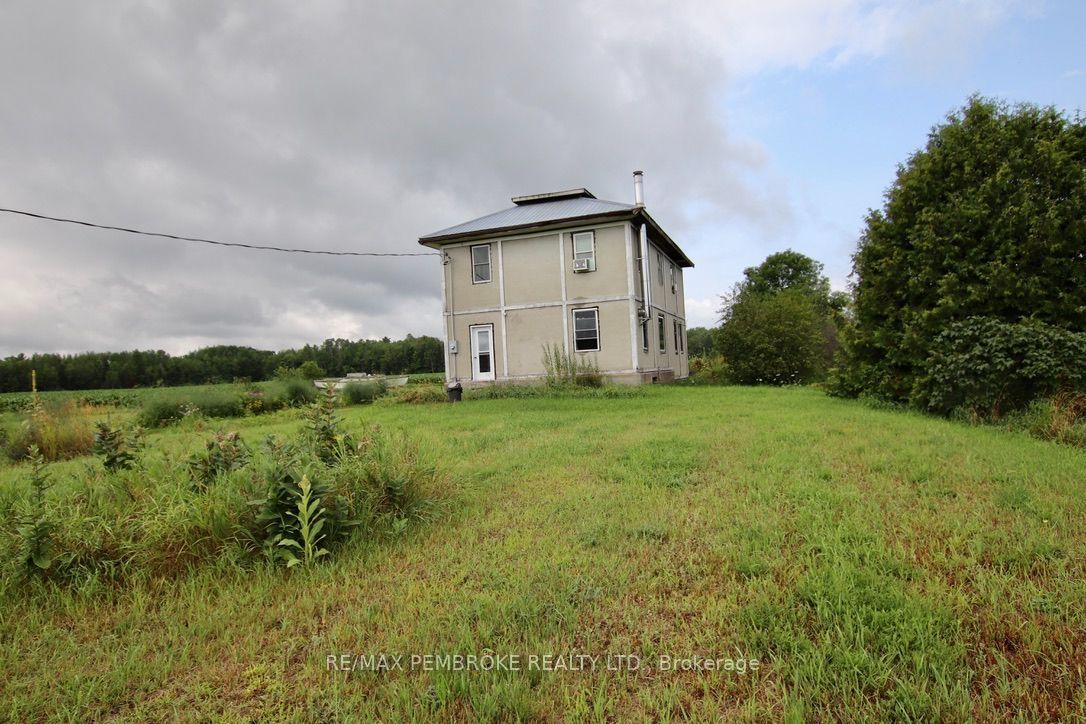 827 B Line Road, Laurentian Valley, ON K8A 6W5 photo 2