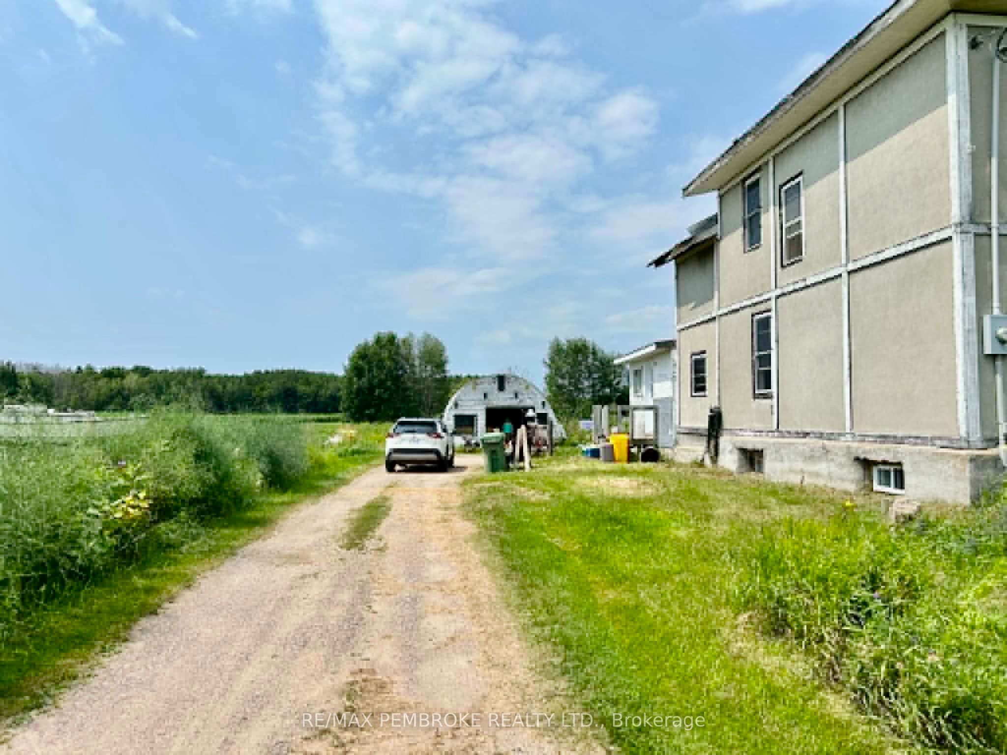 827 B Line Road, Laurentian Valley, ON K8A 6W5 photo 3