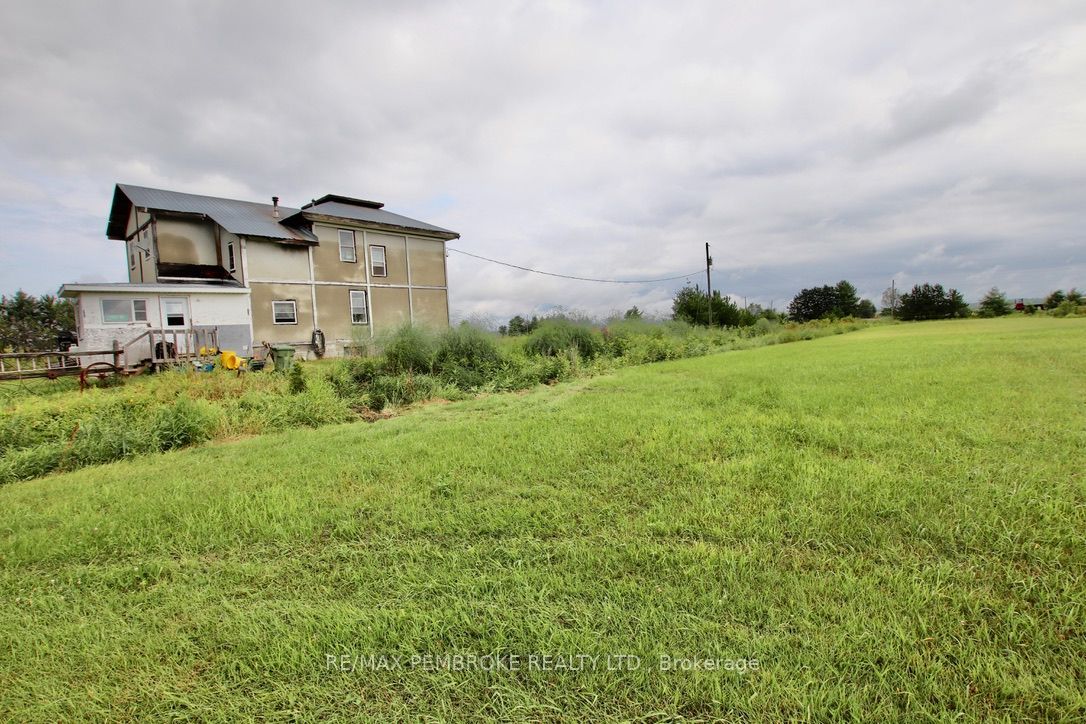 827 B Line Road, Laurentian Valley, ON K8A 6W5 photo 4