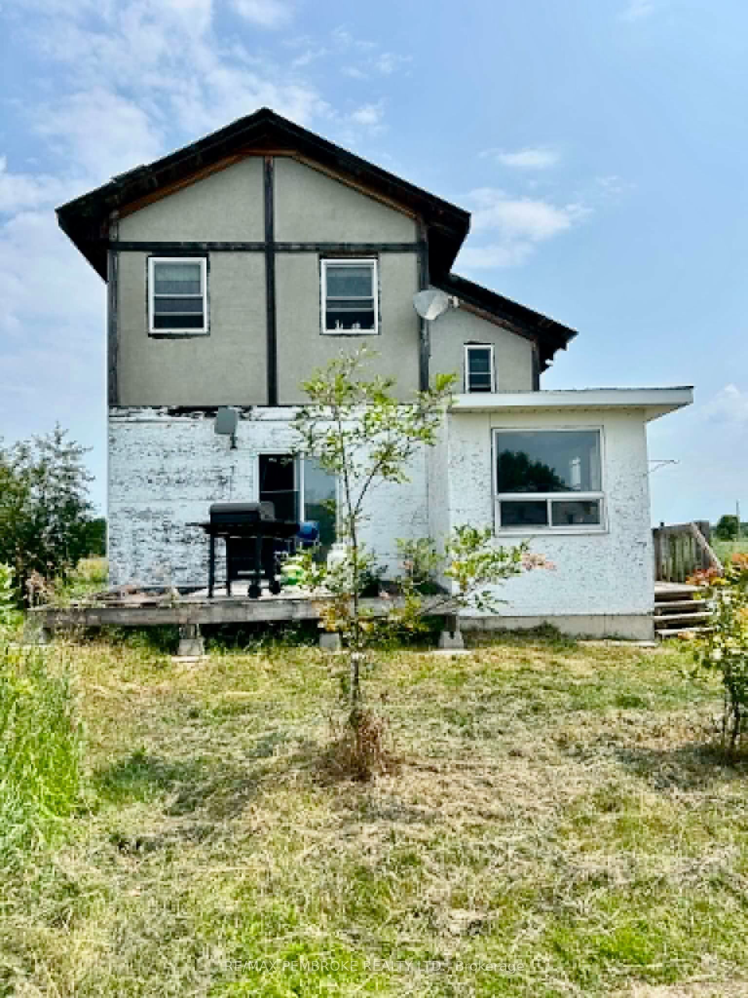 827 B Line Road, Laurentian Valley, ON K8A 6W5 photo 5