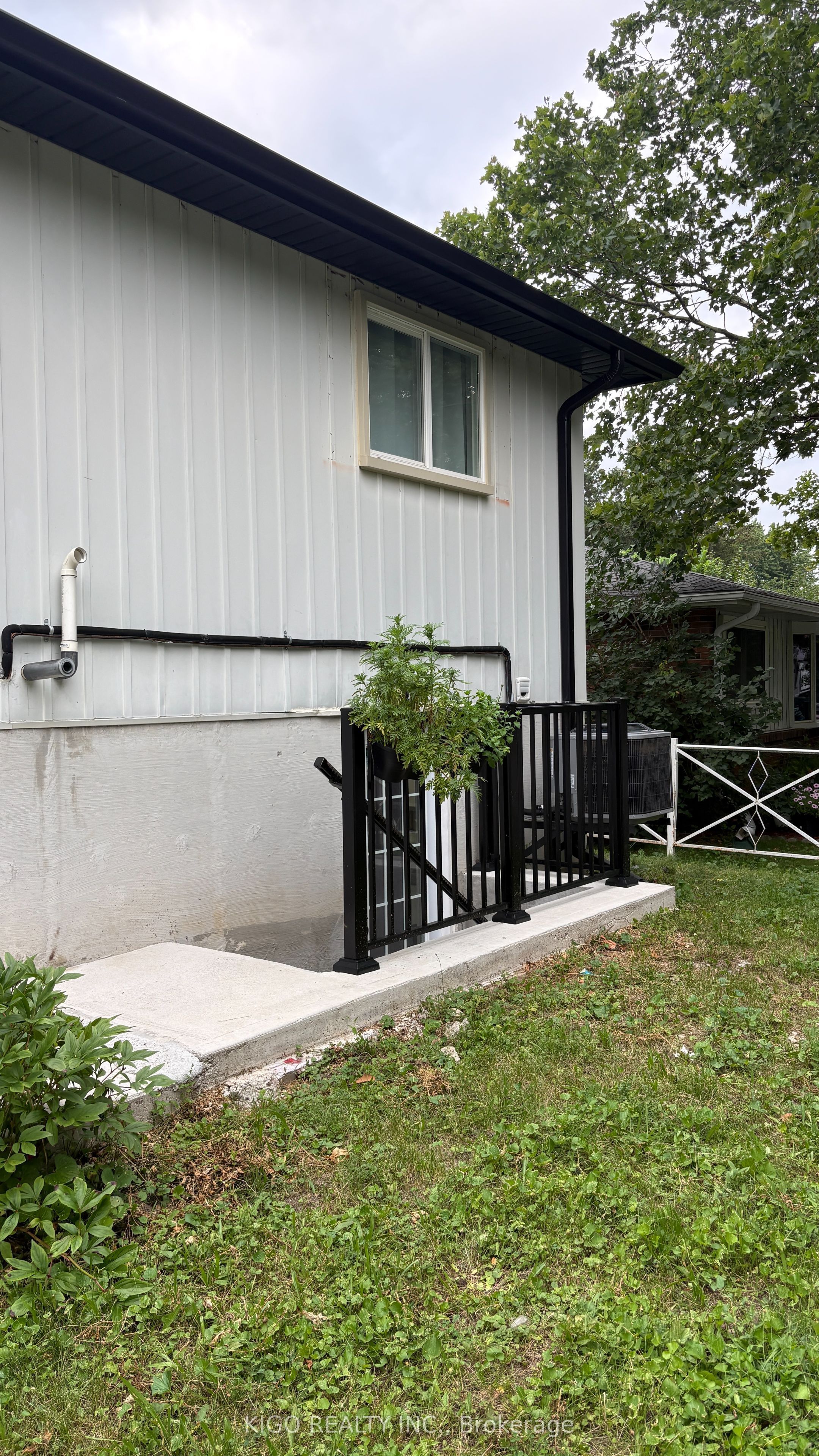 4 Markwood Drive Lower, Kitchener, ON N2M 2H4 photo 3
