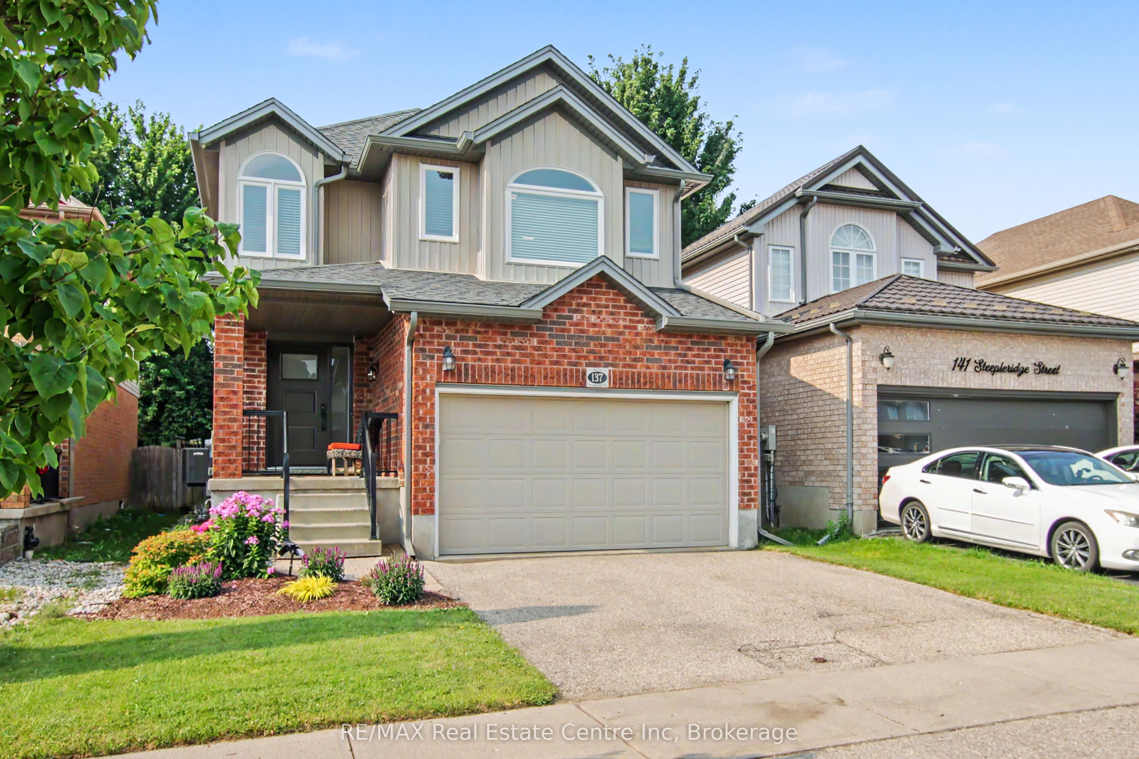 137 Steepleridge Street, Kitchener, ON N2P 2W2 photo 2