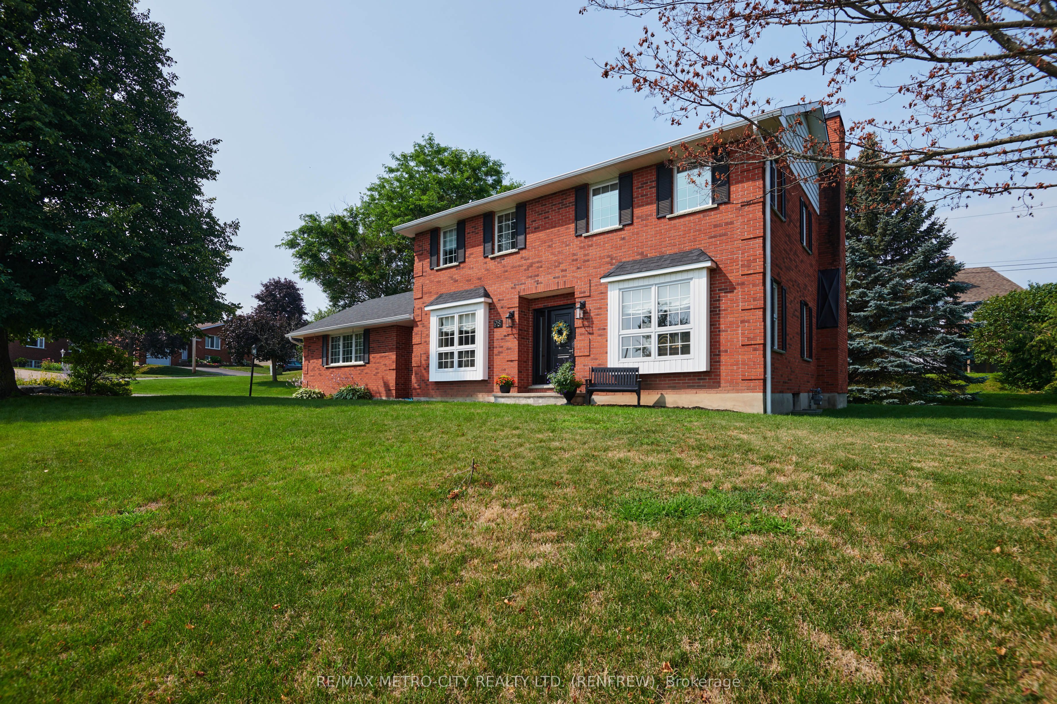 98 Erindale Avenue, Renfrew, ON K7V 4H7