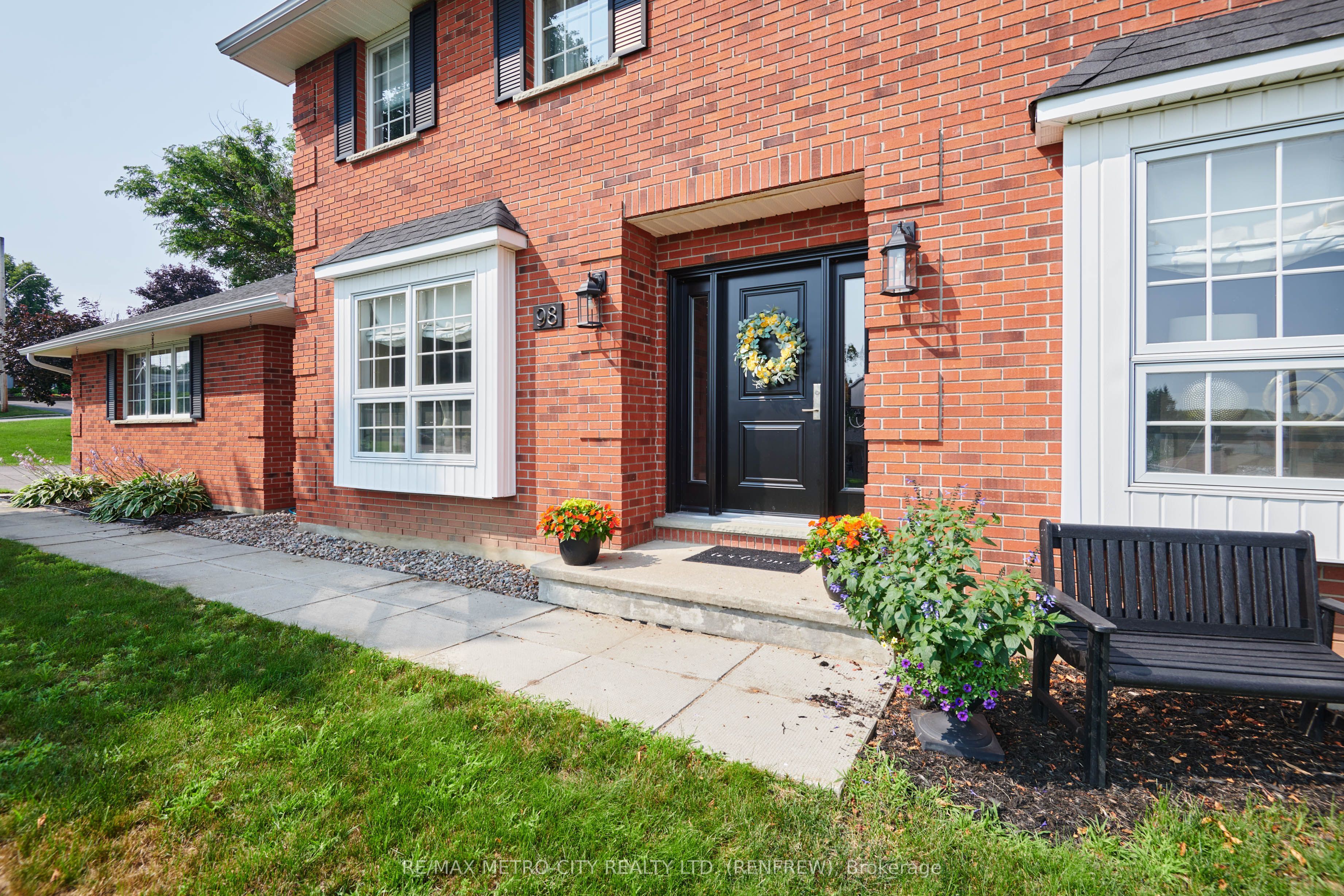 98 Erindale Avenue, Renfrew, ON K7V 4H7 photo 3