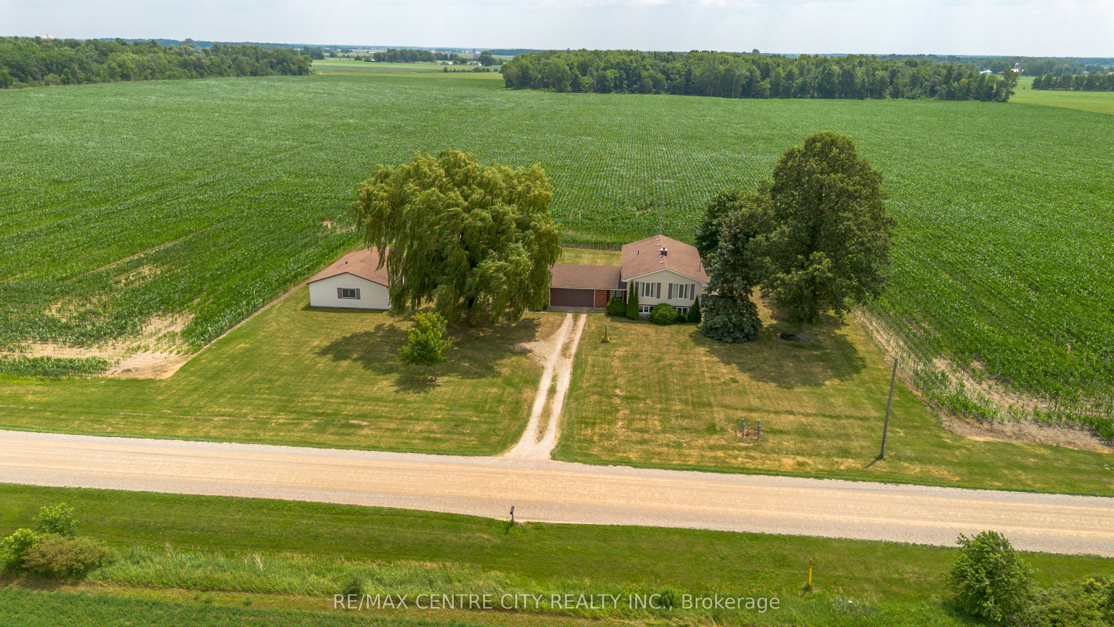 4943 Falconbridge Drive, Southwest Middlesex, ON N0L 1A0 photo 2