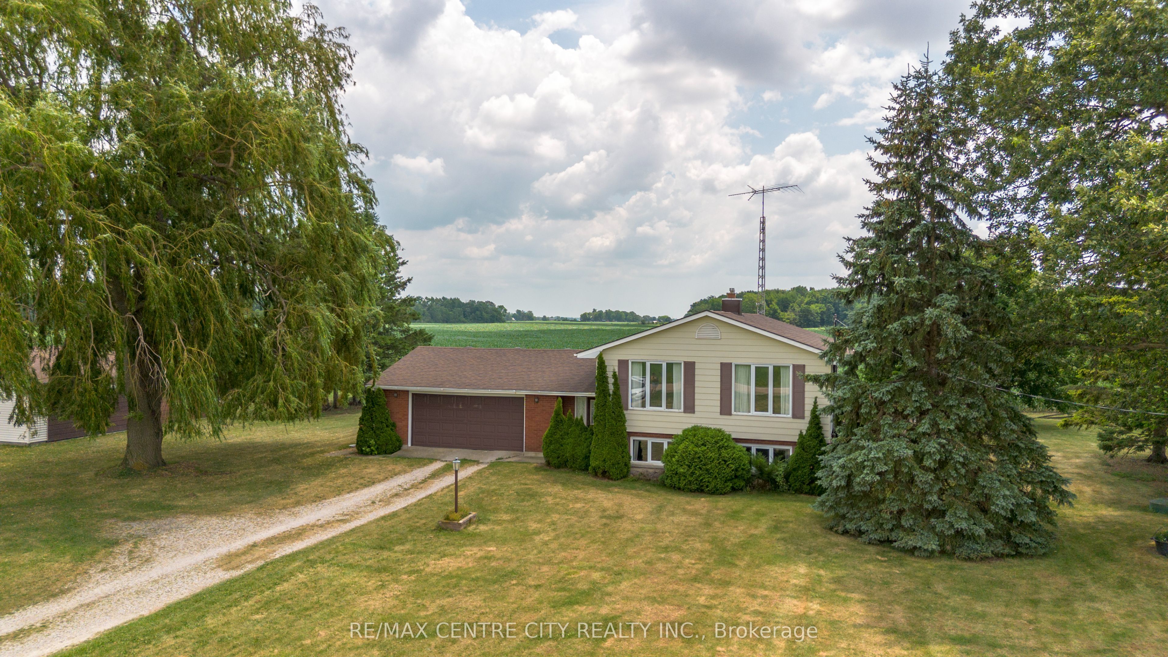 4943 Falconbridge Drive, Southwest Middlesex, ON N0L 1A0 photo 3