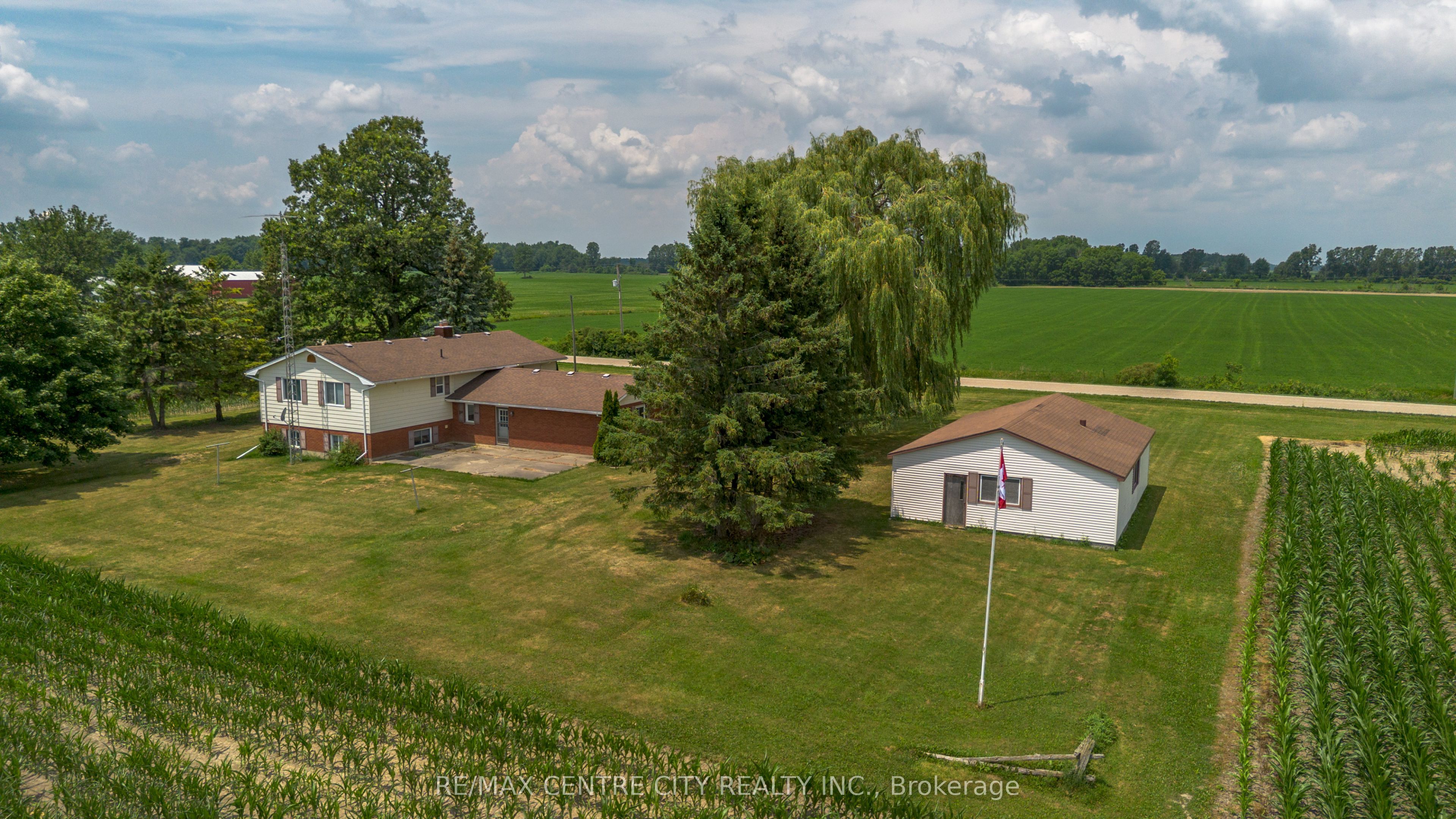 4943 Falconbridge Drive, Southwest Middlesex, ON N0L 1A0 photo 4