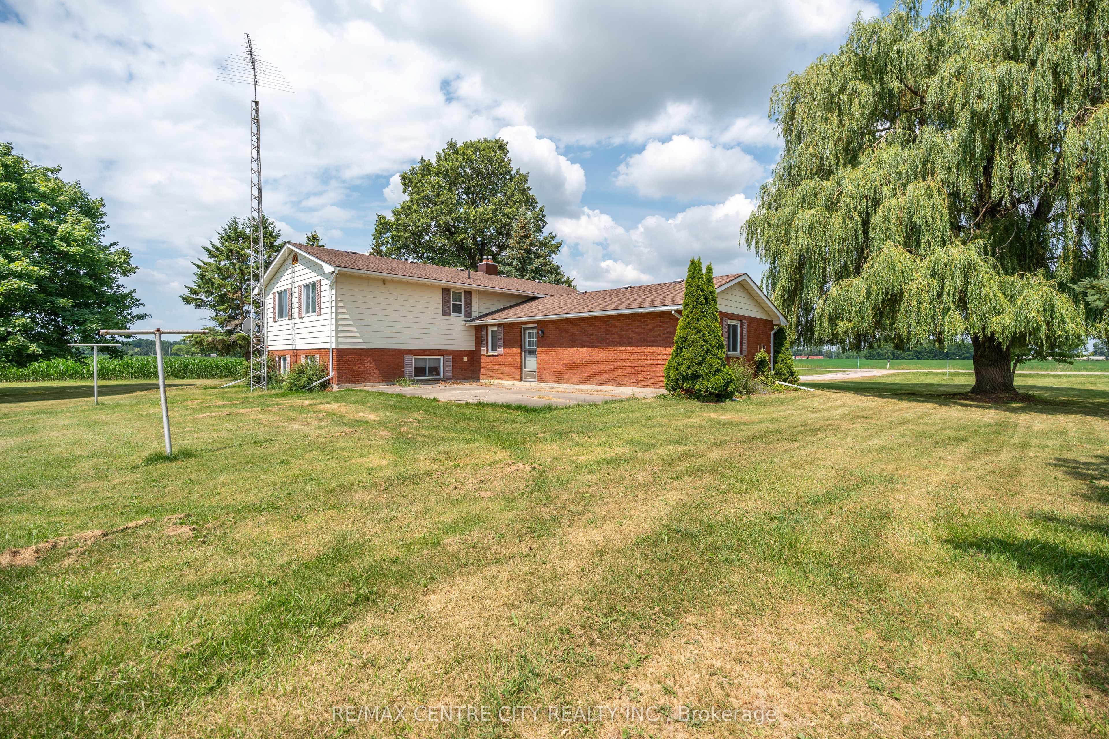 4943 Falconbridge Drive, Southwest Middlesex, ON N0L 1A0 photo 5