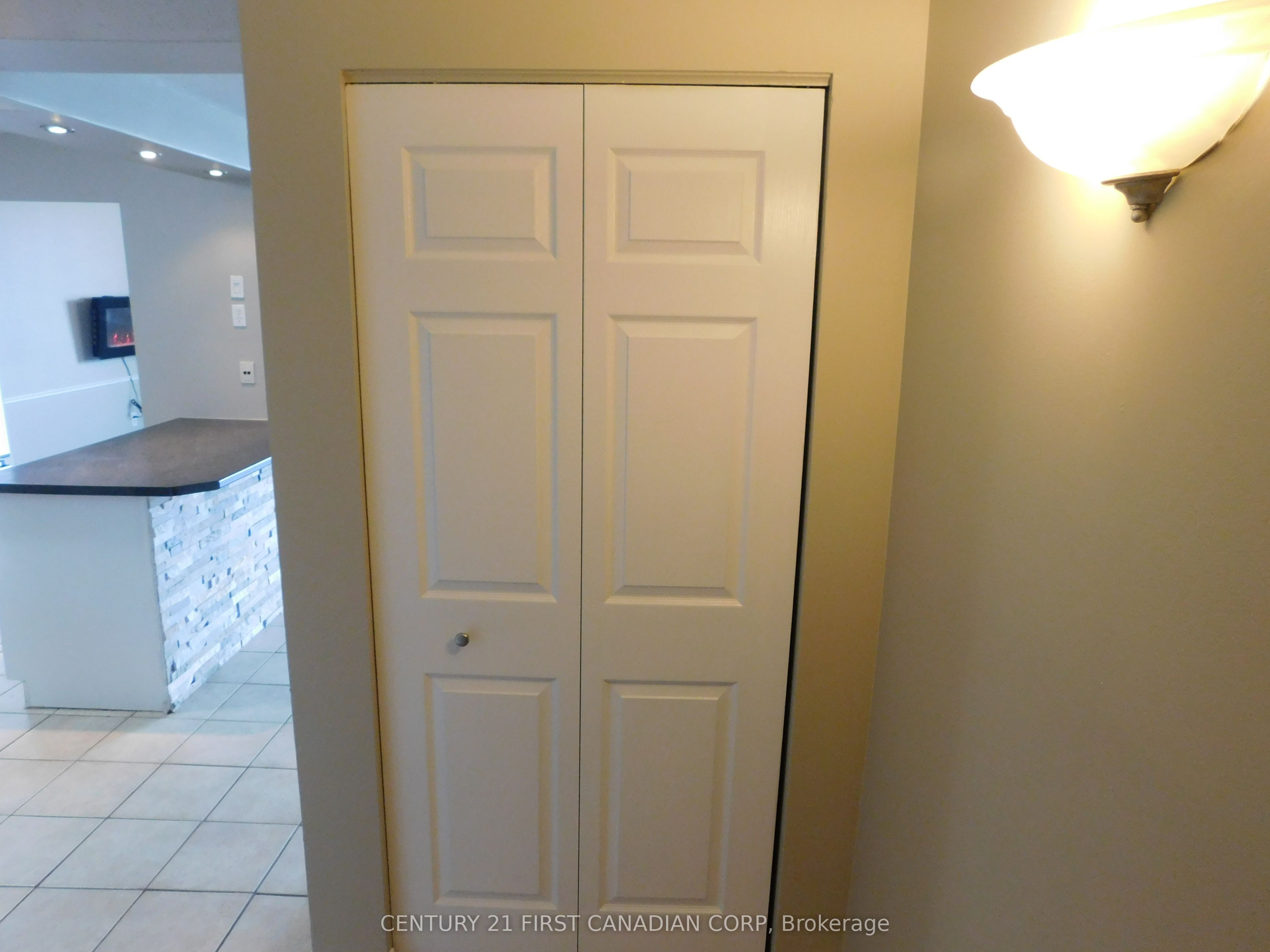 323 COLBORNE Street 2004, London East, ON N6B 3N8 photo 4