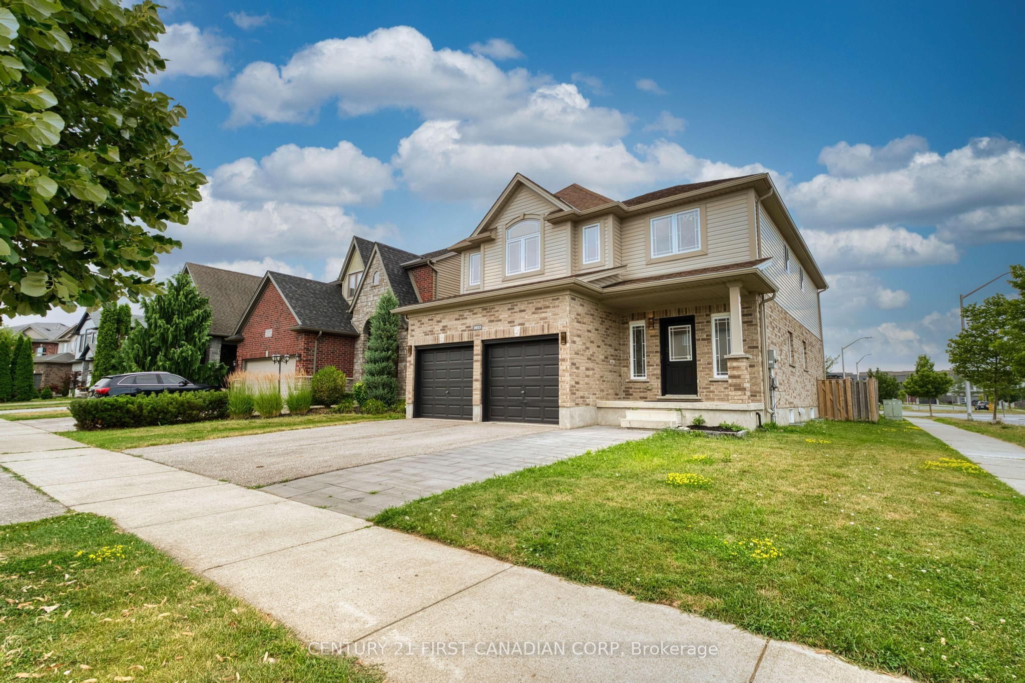 2023 JUBILEE Drive, London North, ON N6G 0H7 photo 2