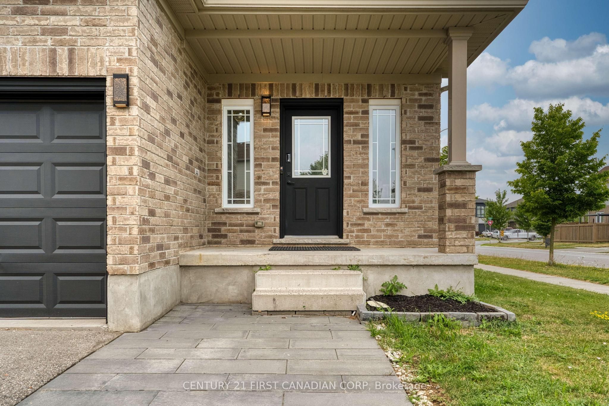 2023 JUBILEE Drive, London North, ON N6G 0H7 photo 3