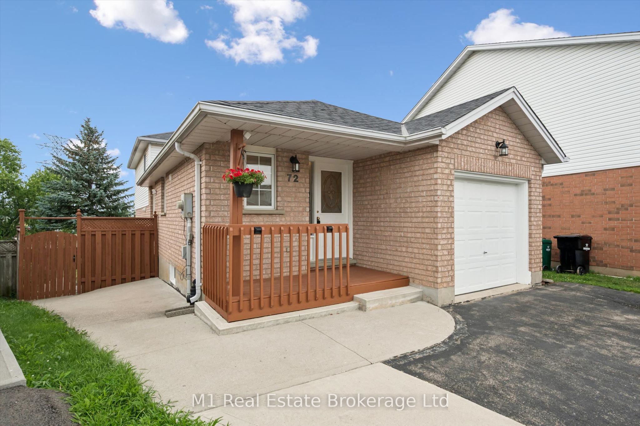 72 Orchid Crescent, Kitchener, ON N2E 3N4 photo 2