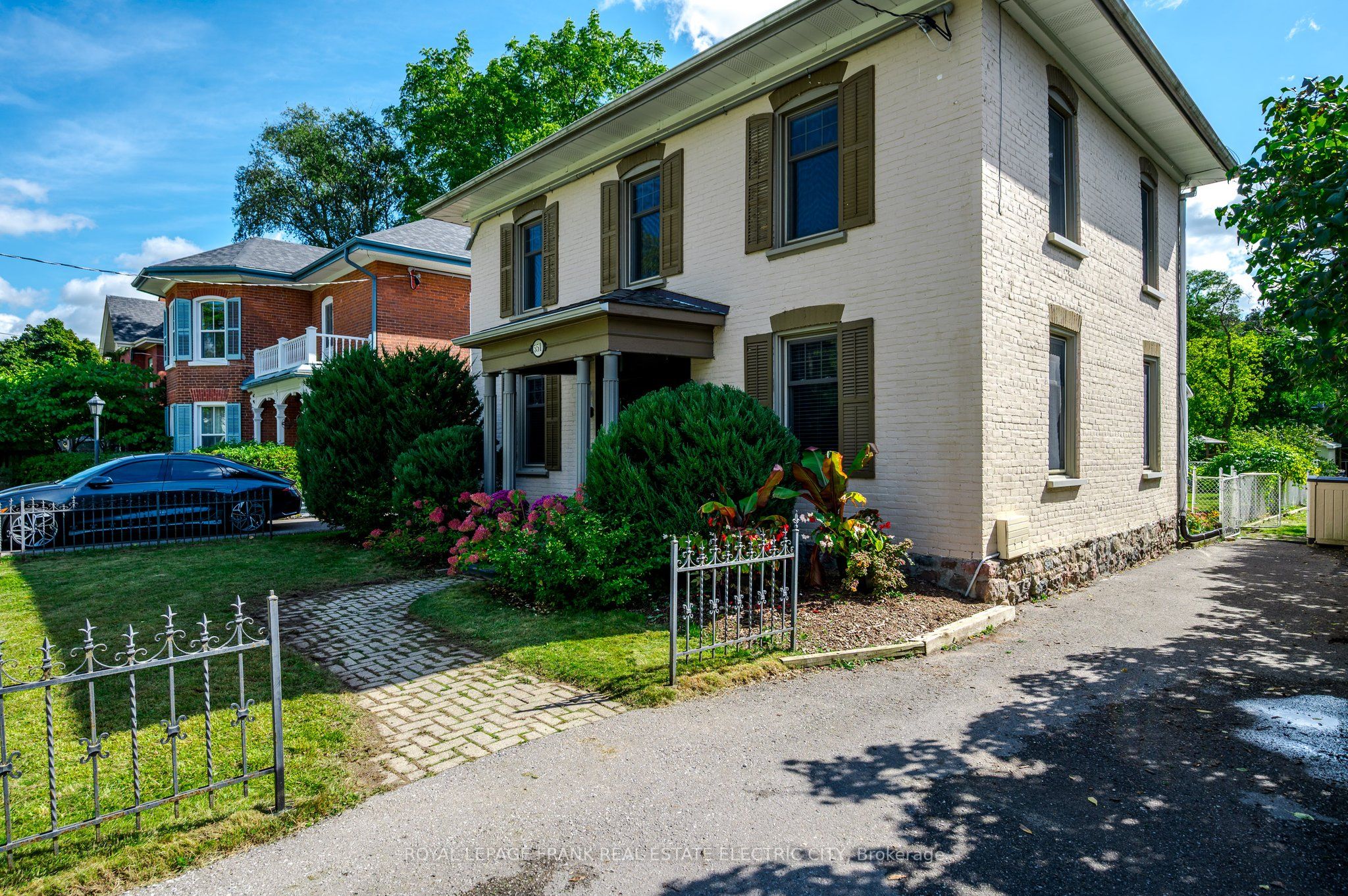 551 Weller Street, Peterborough, ON K9H 2N9 photo 2