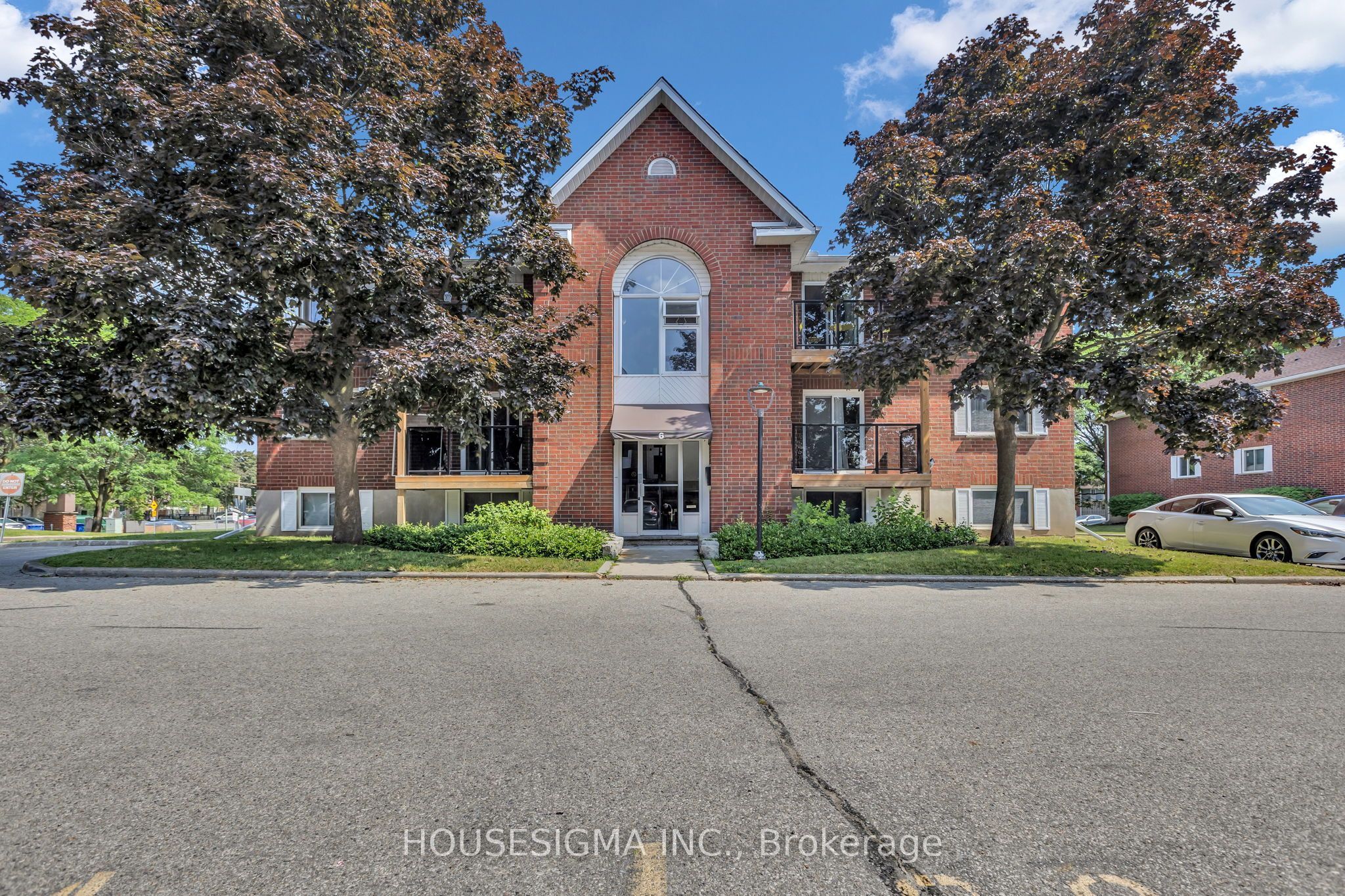 565 Greenfield Avenue 606, Kitchener, ON N2C 2P4 photo 2