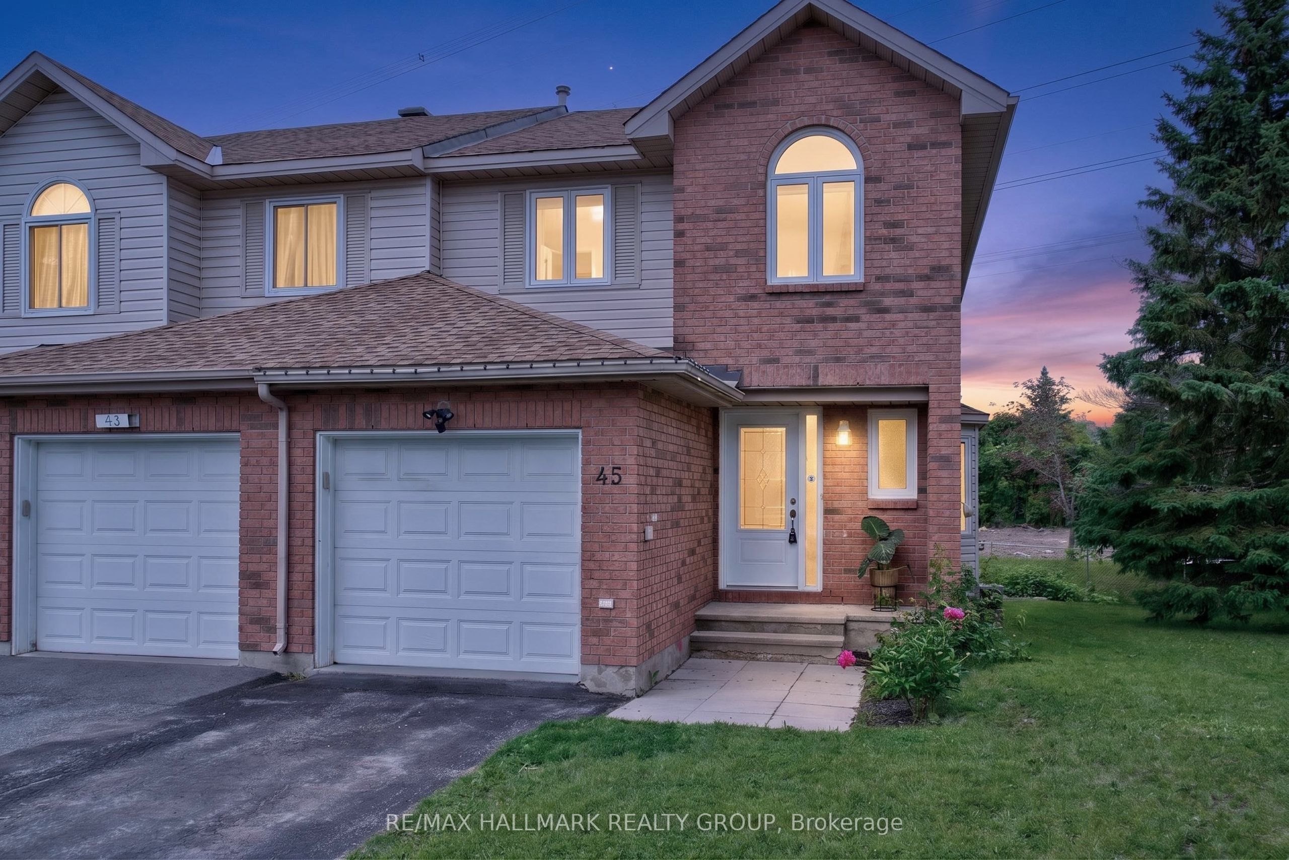 45 Birchbank Crescent, Kanata, ON K2M 2J8