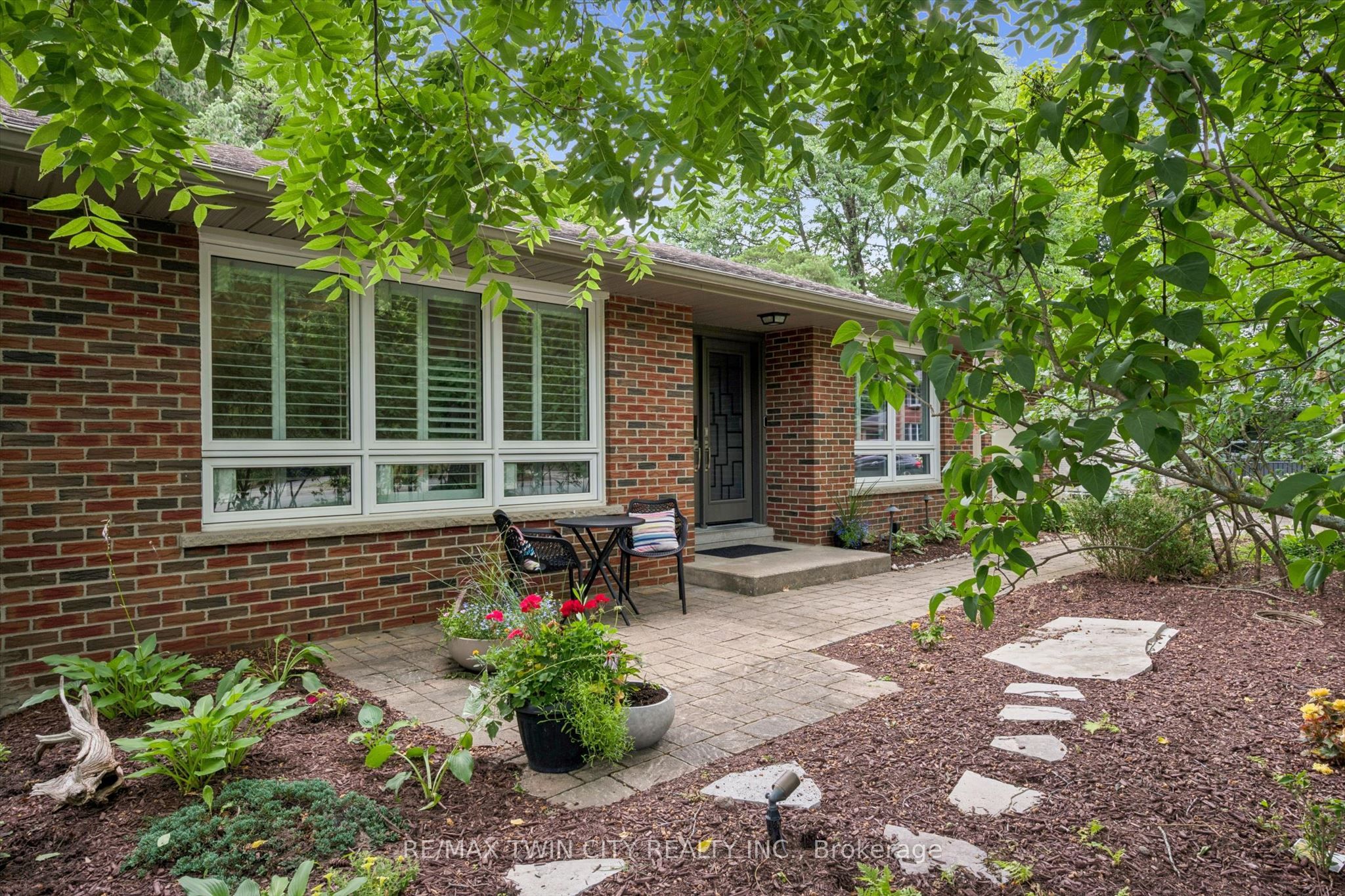130 Iroquois Place, Waterloo, ON N2L 2S5 photo 4