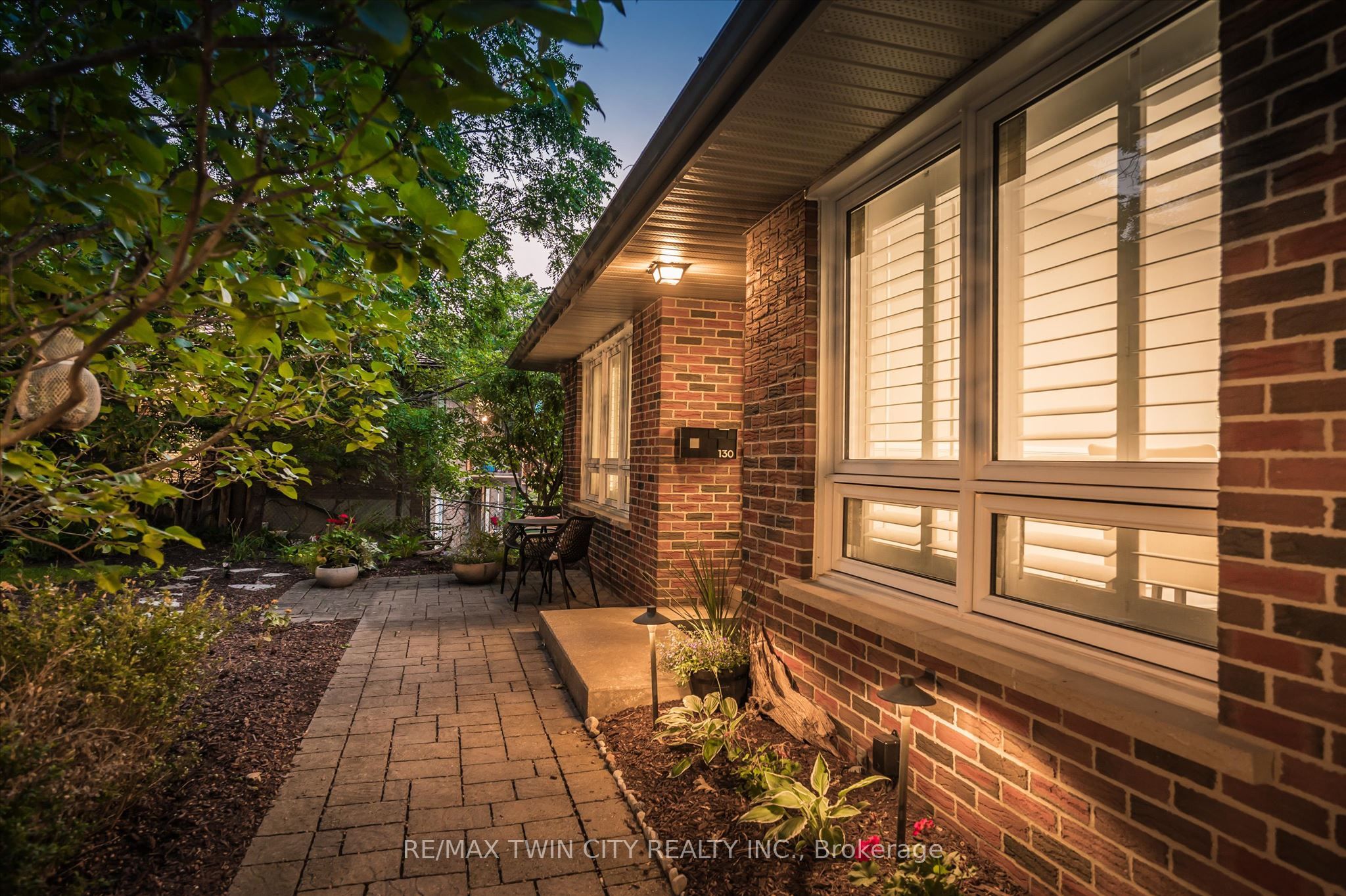 130 Iroquois Place, Waterloo, ON N2L 2S5 photo 5