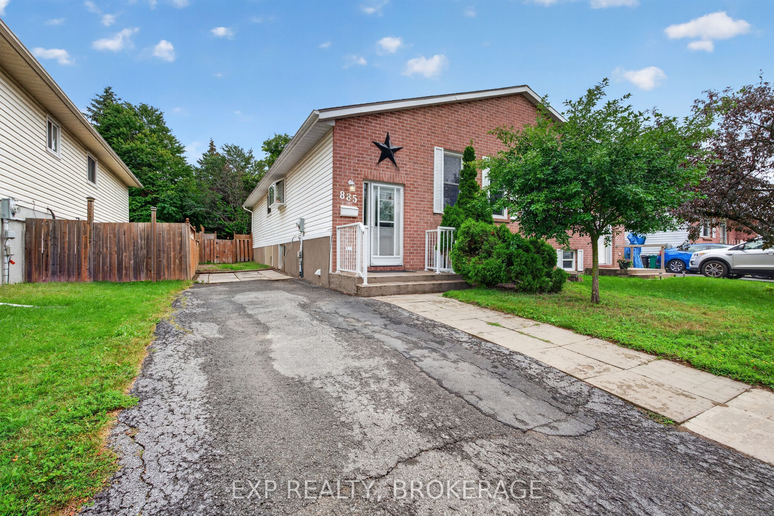 885 LARCHWOOD Crescent, Kingston, ON K7P 2P7