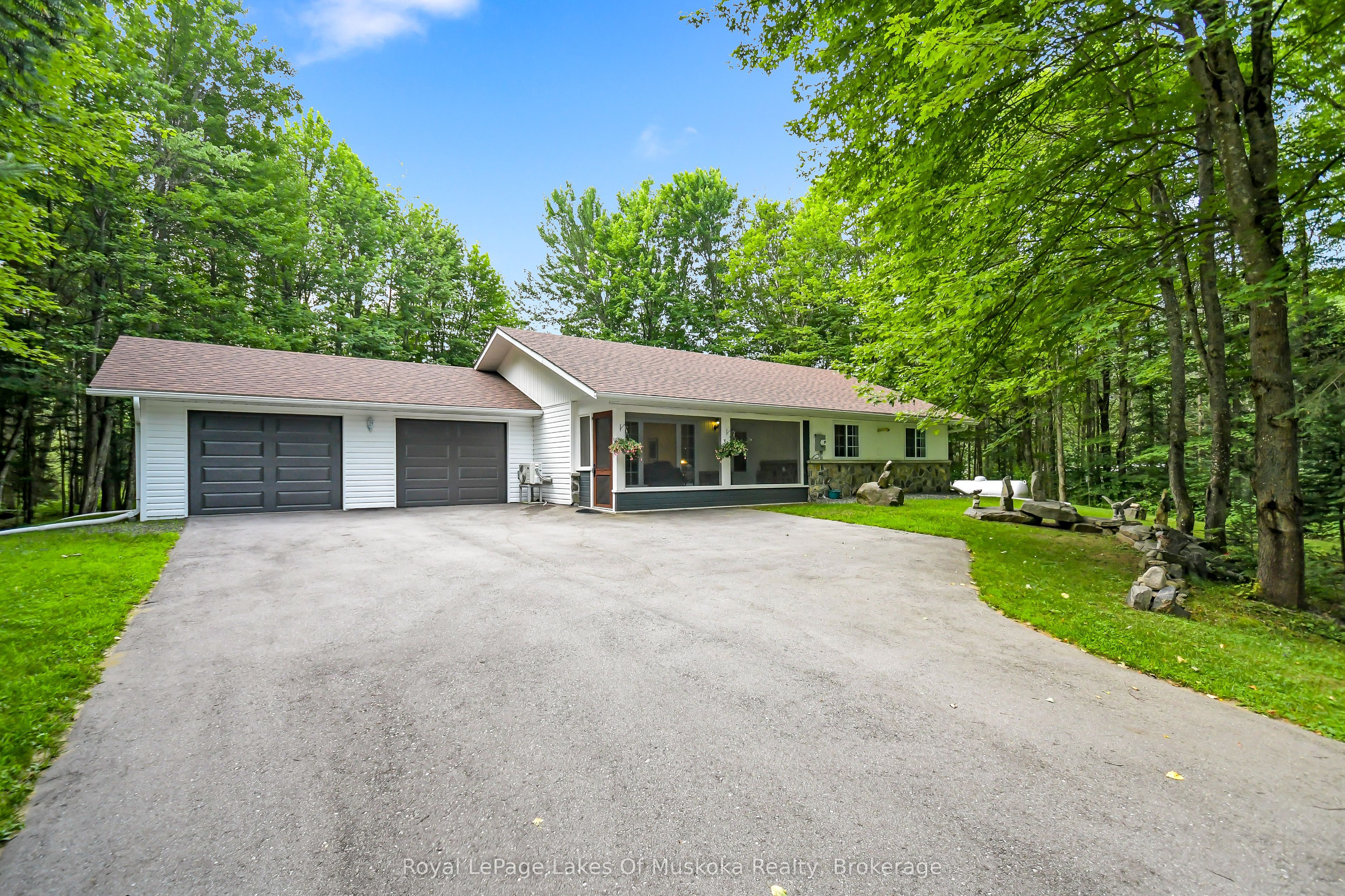 91 Hutcheson Beach Road, Huntsville, ON P1H 1N4