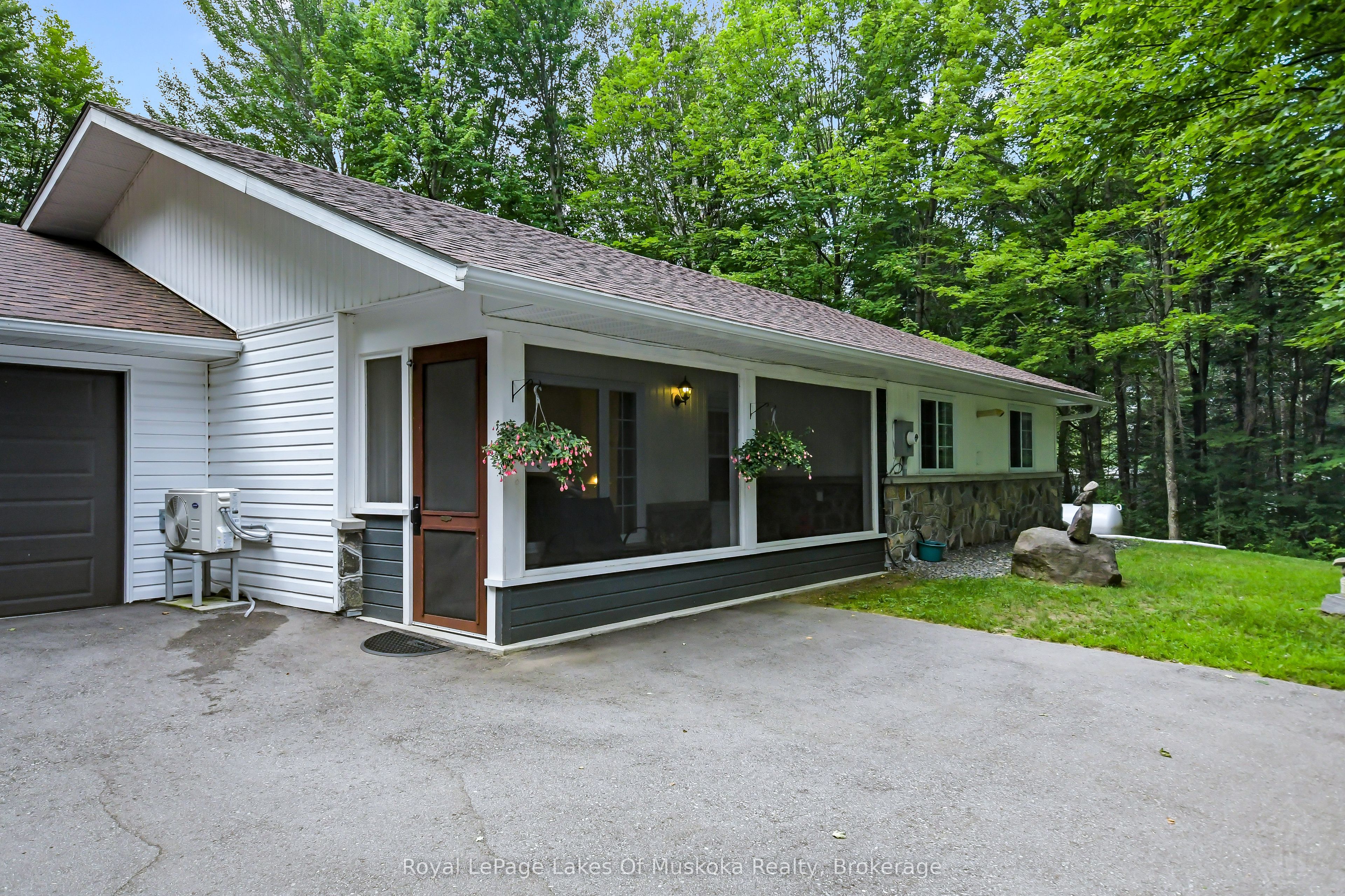 91 Hutcheson Beach Road, Huntsville, ON P1H 1N4 photo 2