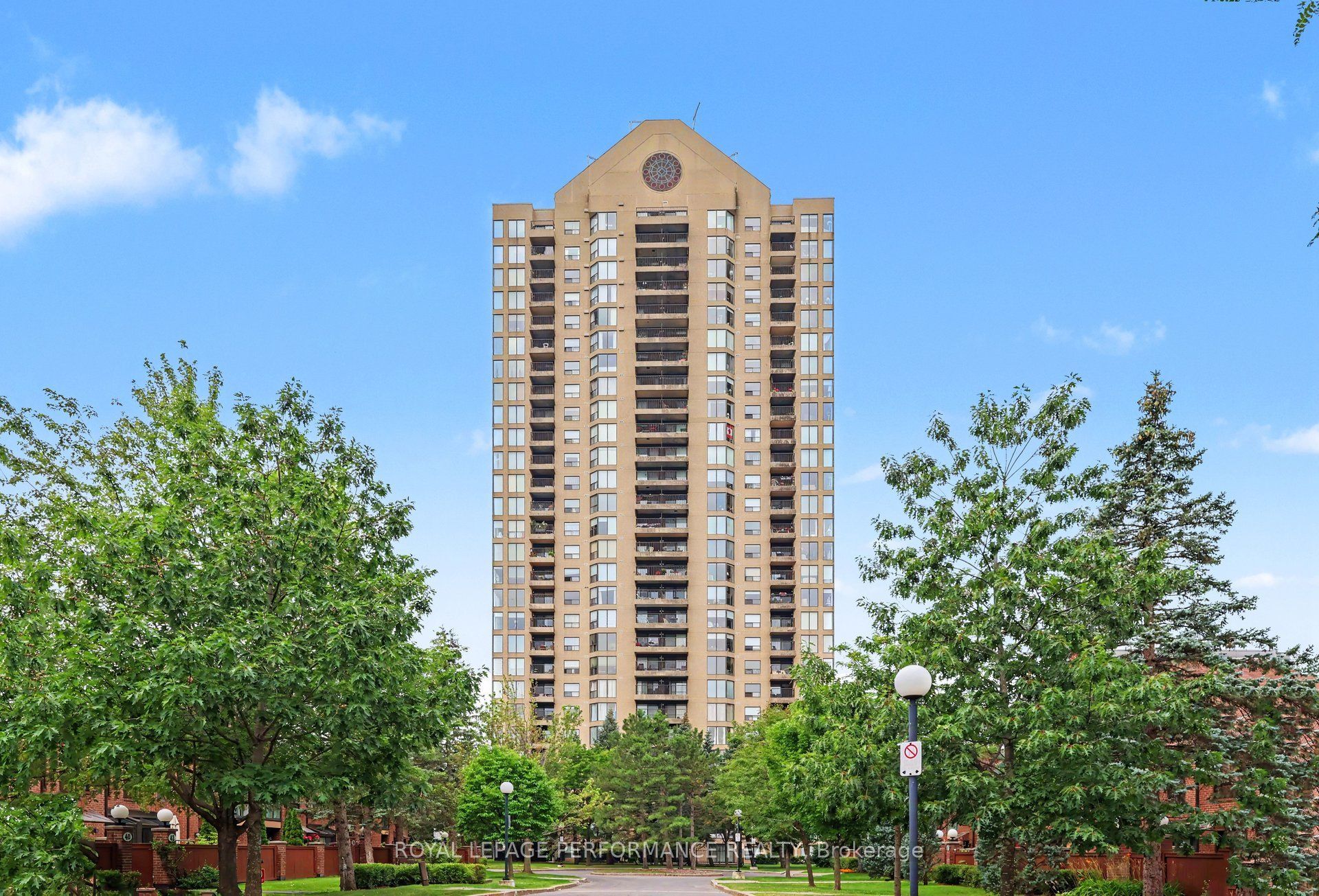 545 St Laurent Boulevard 2702, Manor Park - Cardinal Glen and Area, ON K1K 4H9