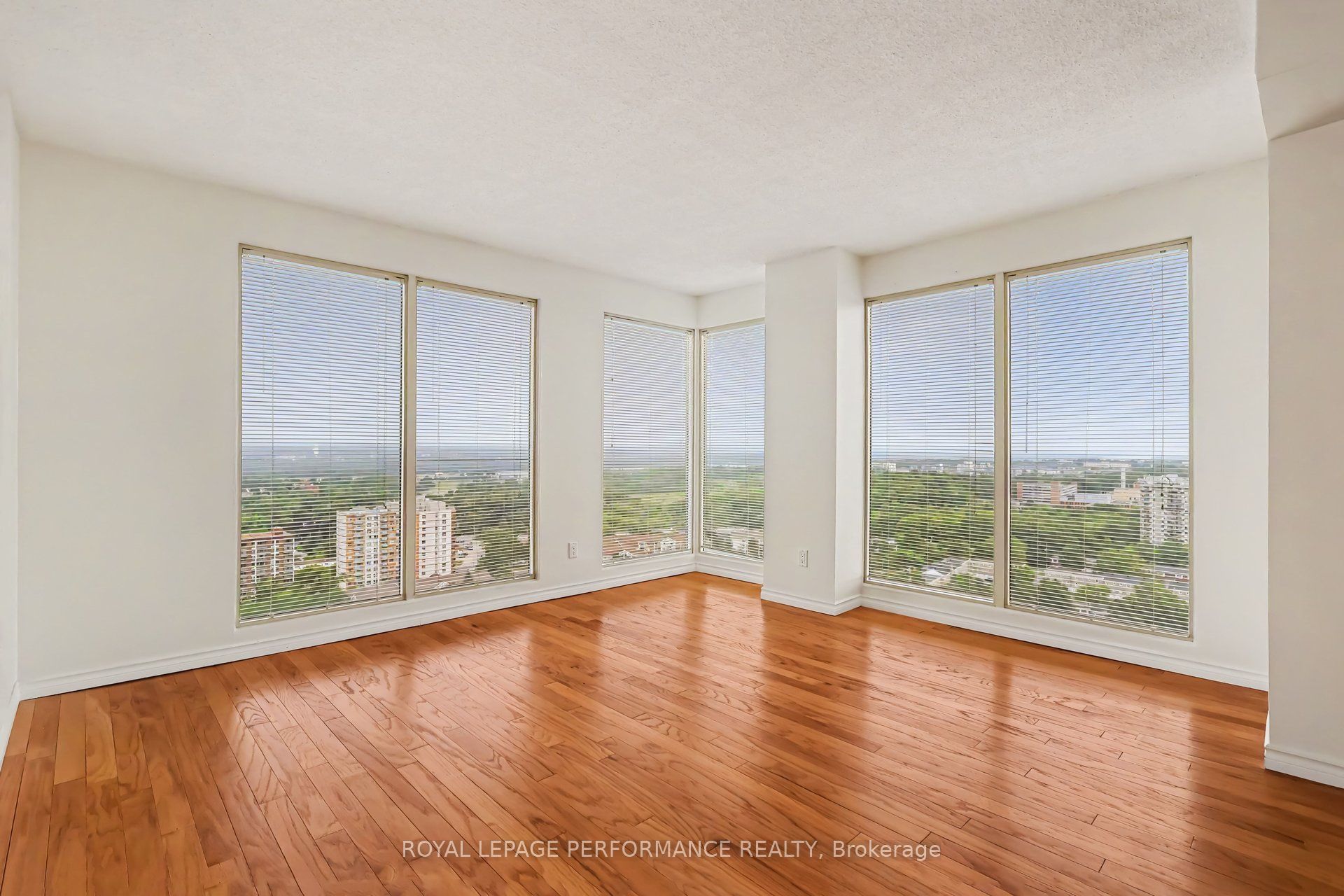 545 St Laurent Boulevard 2702, Manor Park - Cardinal Glen and Area, ON K1K 4H9 photo 5