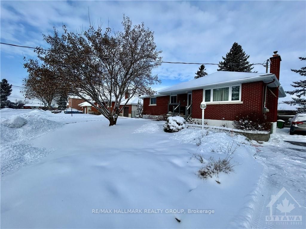13 DONNA Street B, Meadowlands - Crestview and Area, ON K2G 2V5