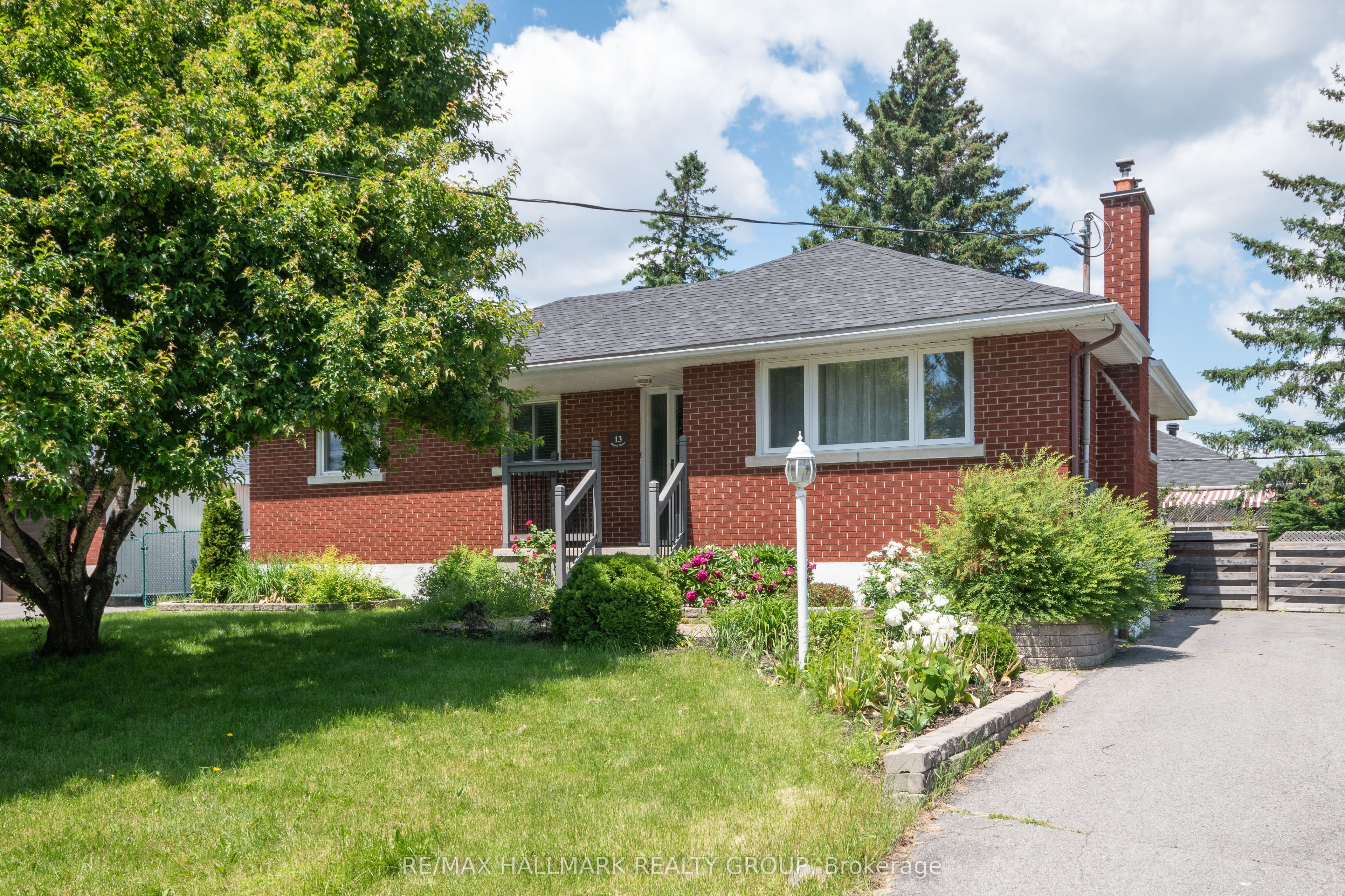 13 DONNA Street B, Meadowlands - Crestview and Area, ON K2G 2V5 photo 2