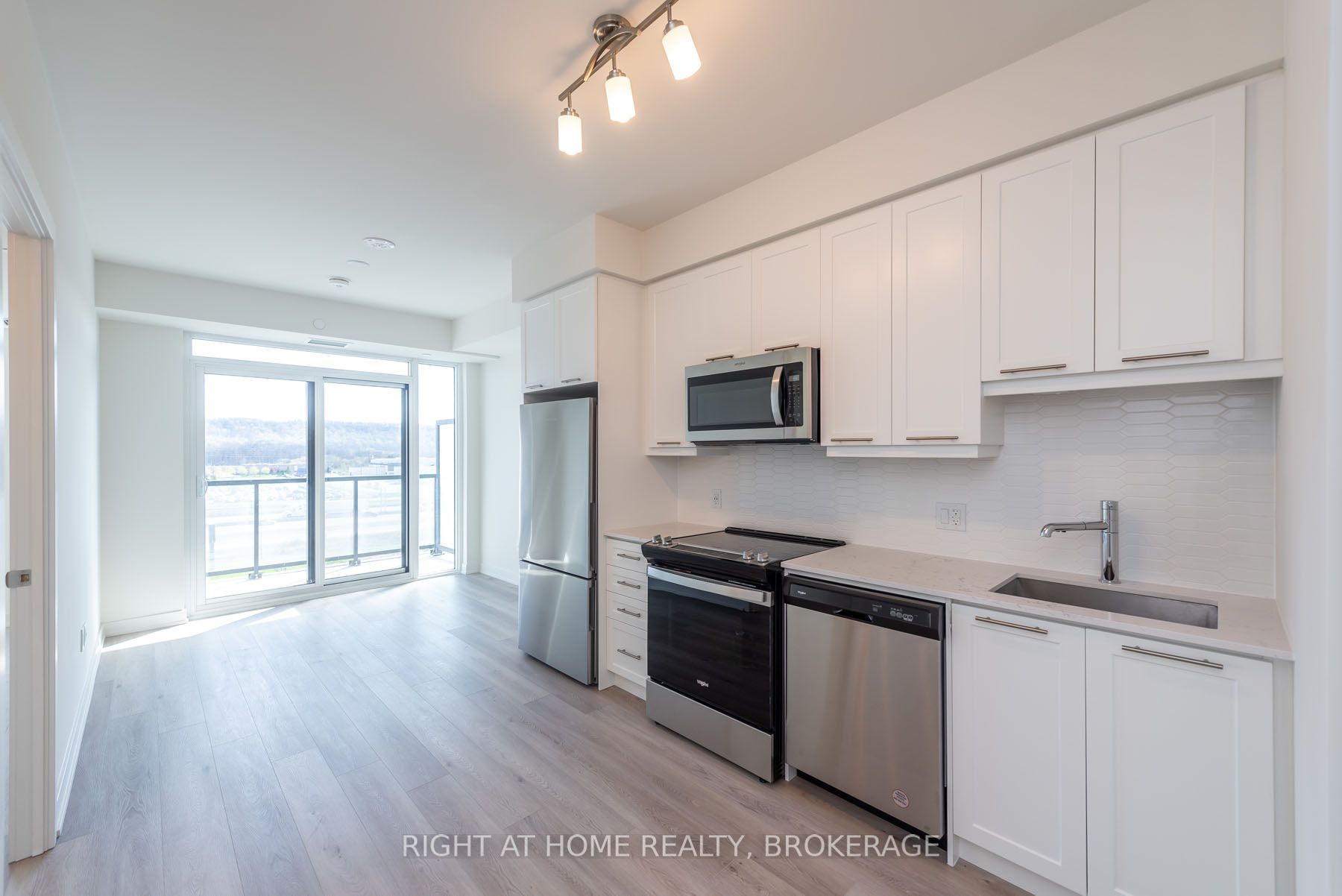 385 WINSTON Road 712, Grimsby, ON L3M 0J2 photo 5