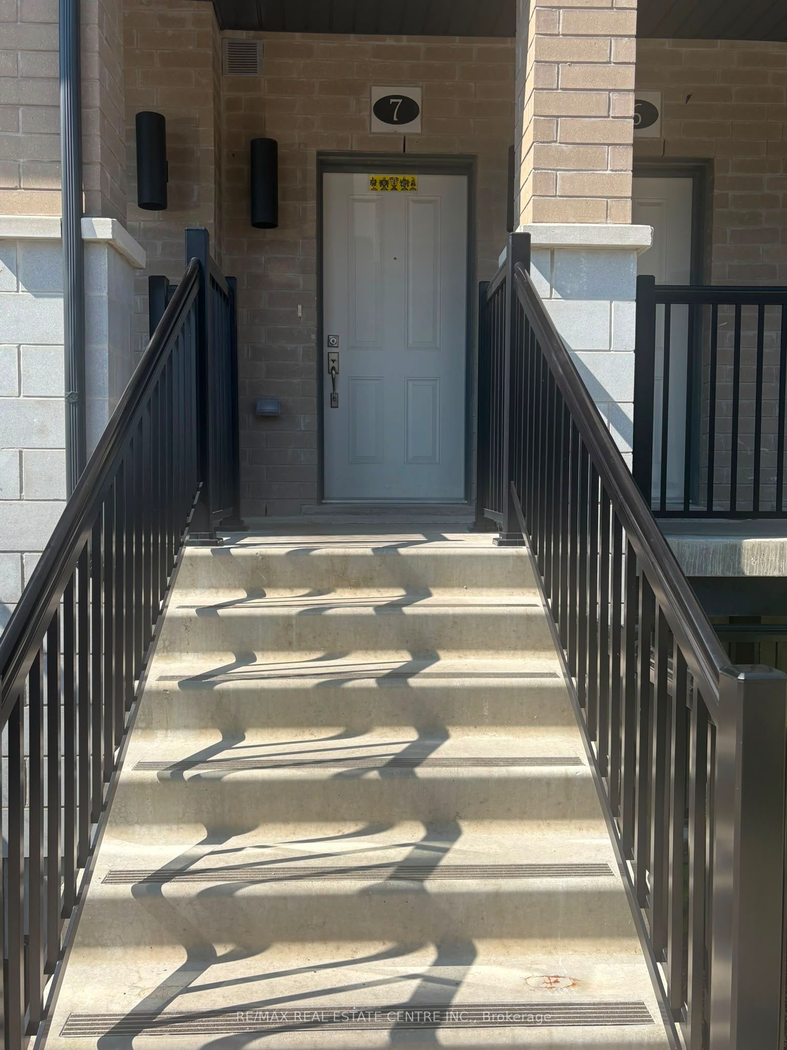 25 ISHERWOOD Avenue A7, Cambridge, ON N1R 1B6 photo 2