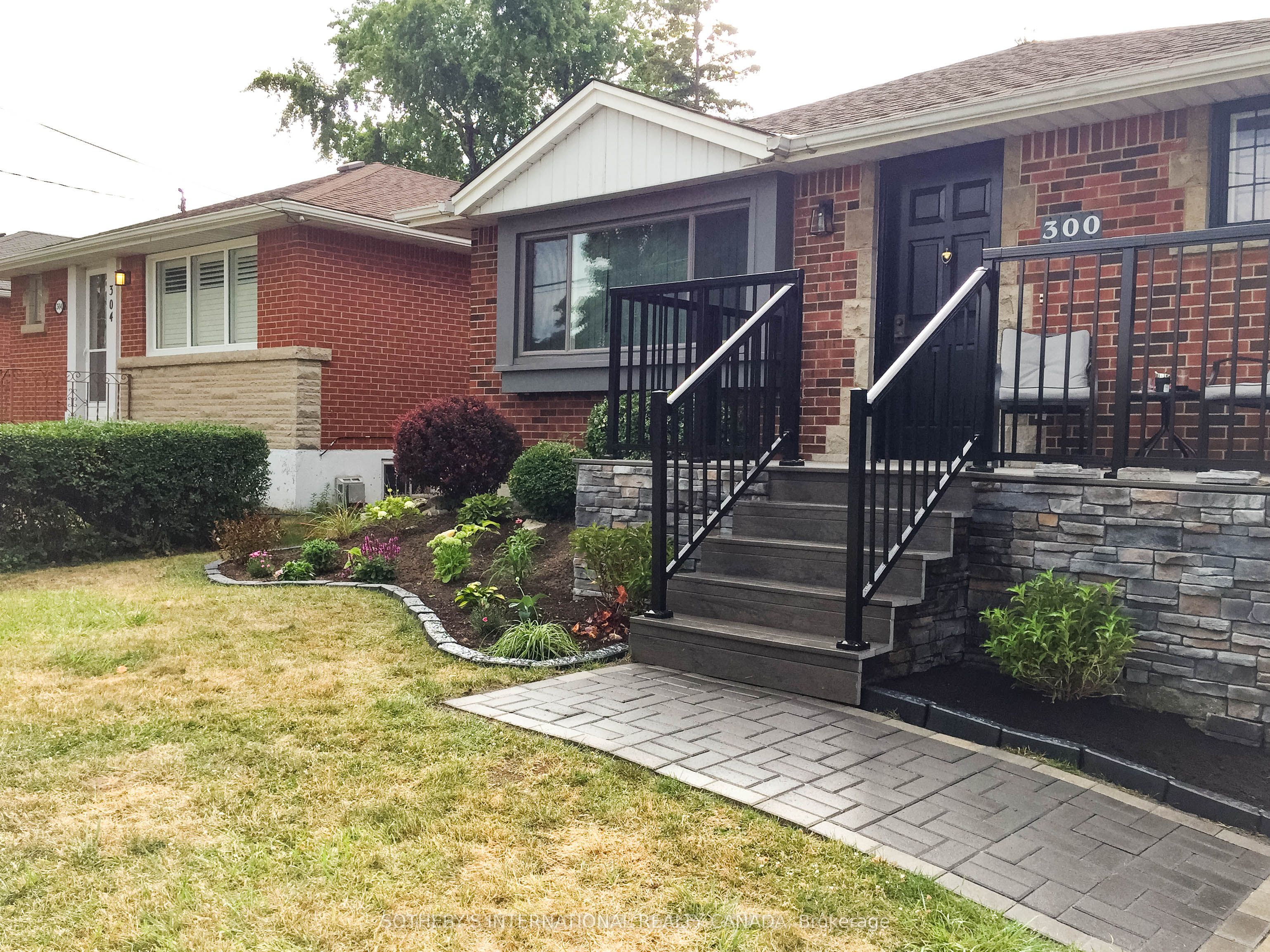 300 East 45th Street, Hamilton, ON L8T 3K8 photo 2