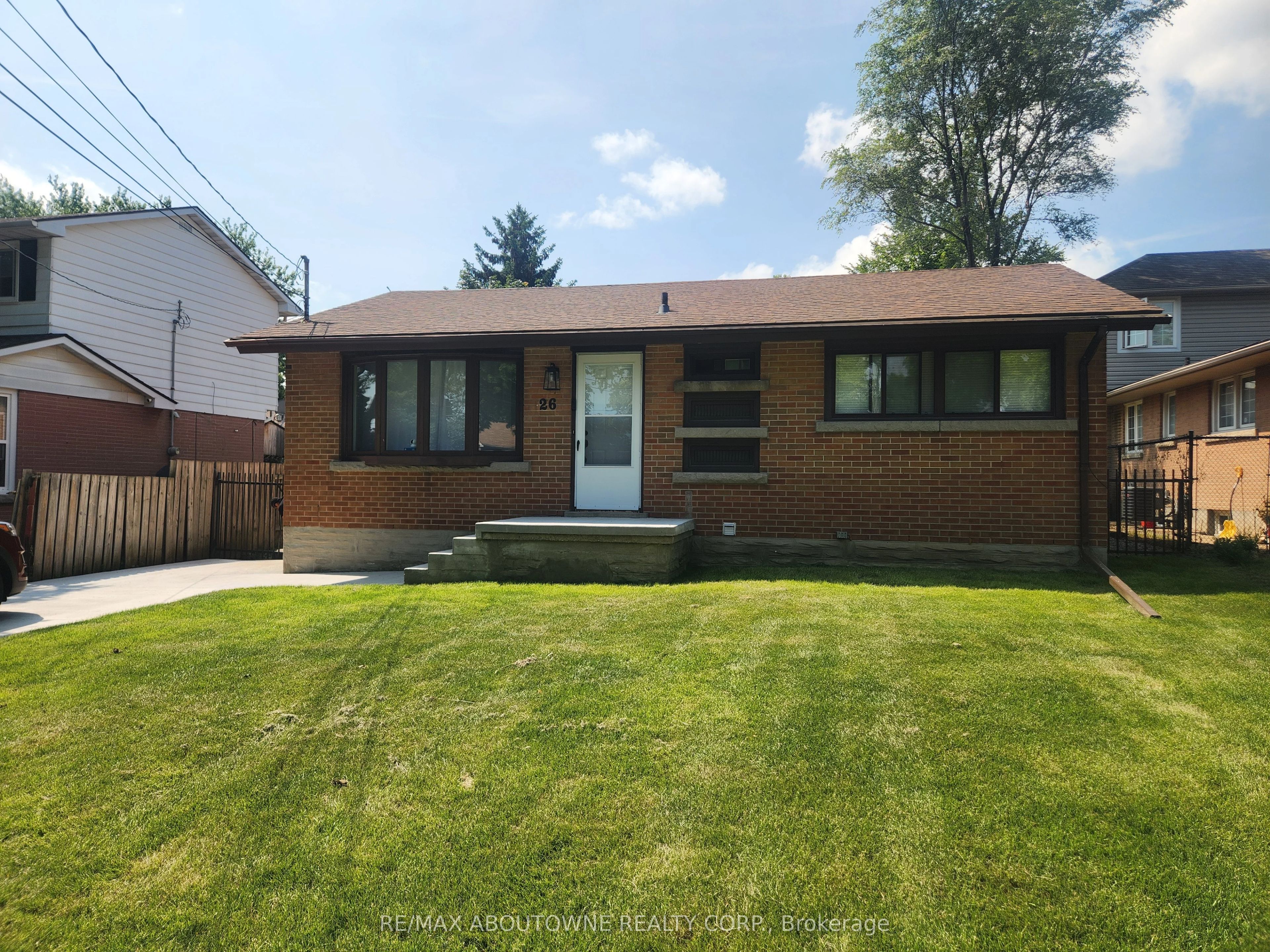 26 Grandfield Street Lower, Hamilton, ON L8T 2H2 photo 2
