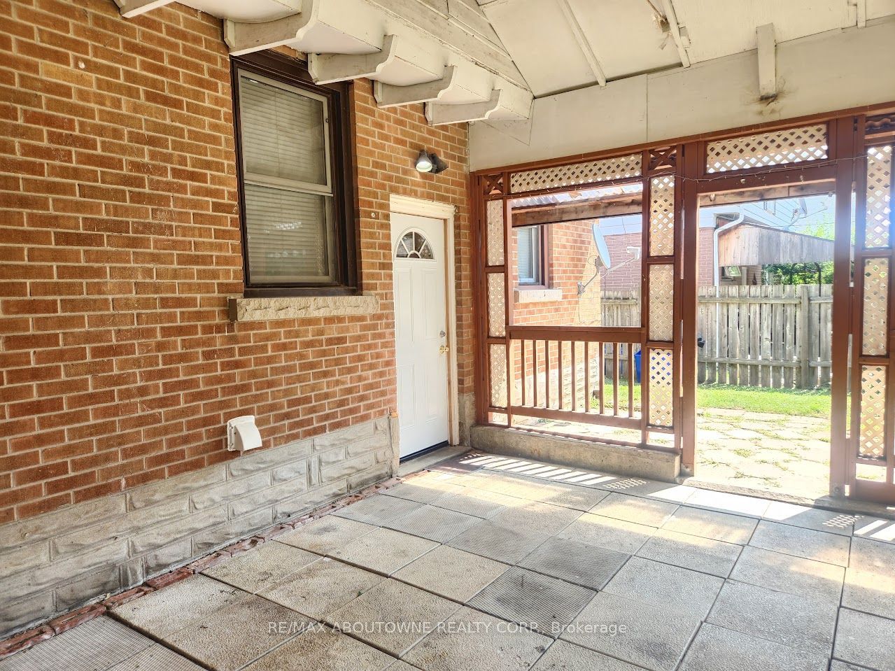 26 Grandfield Street Lower, Hamilton, ON L8T 2H2 photo 3