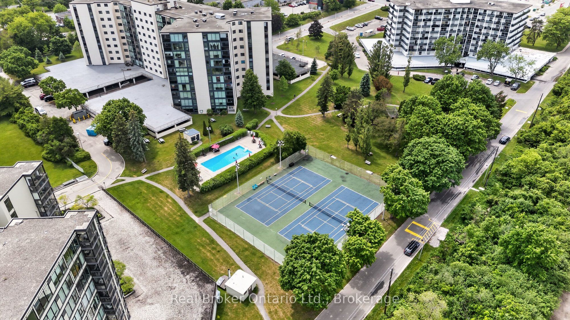23 Woodlawn Road E 811, Guelph, ON N1H 7G6 photo 2