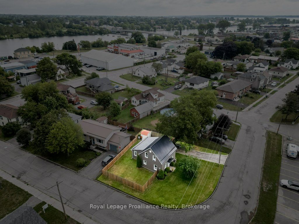 61 Pelham Street, Quinte West, ON K8V 4T8 photo 3
