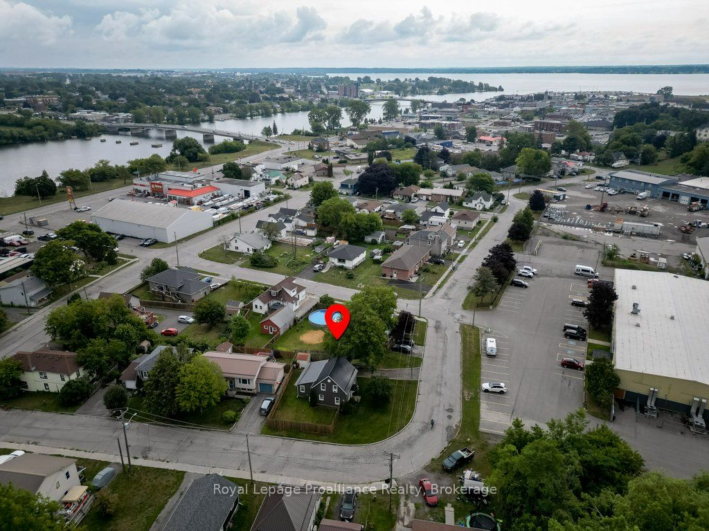 61 Pelham Street, Quinte West, ON K8V 4T8 photo 4