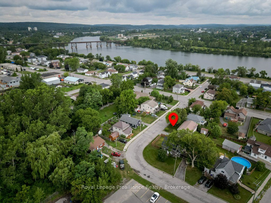 61 Pelham Street, Quinte West, ON K8V 4T8 photo 5
