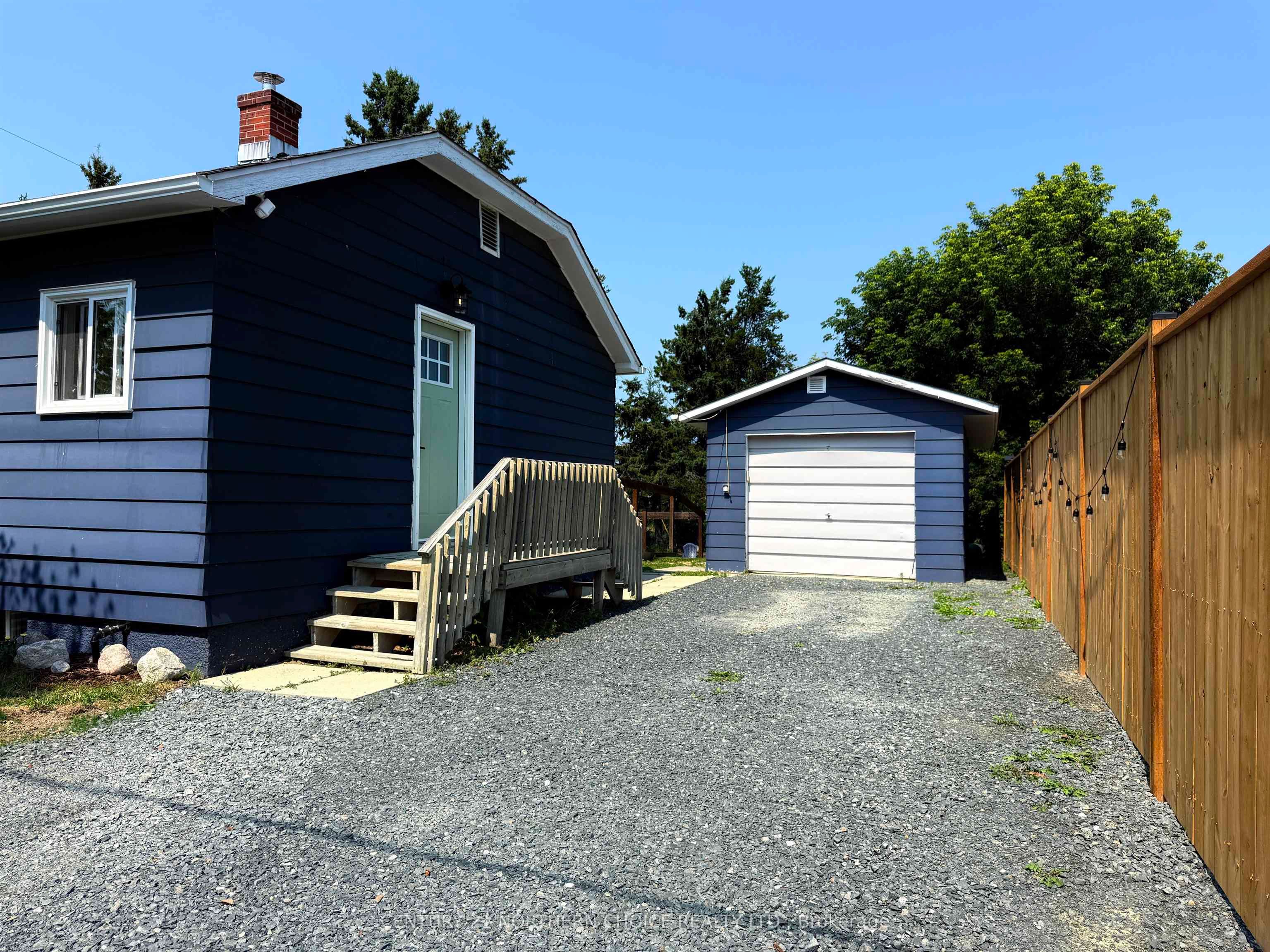 36 Robert Street, Sioux Lookout, ON P8T 1C8 photo 3