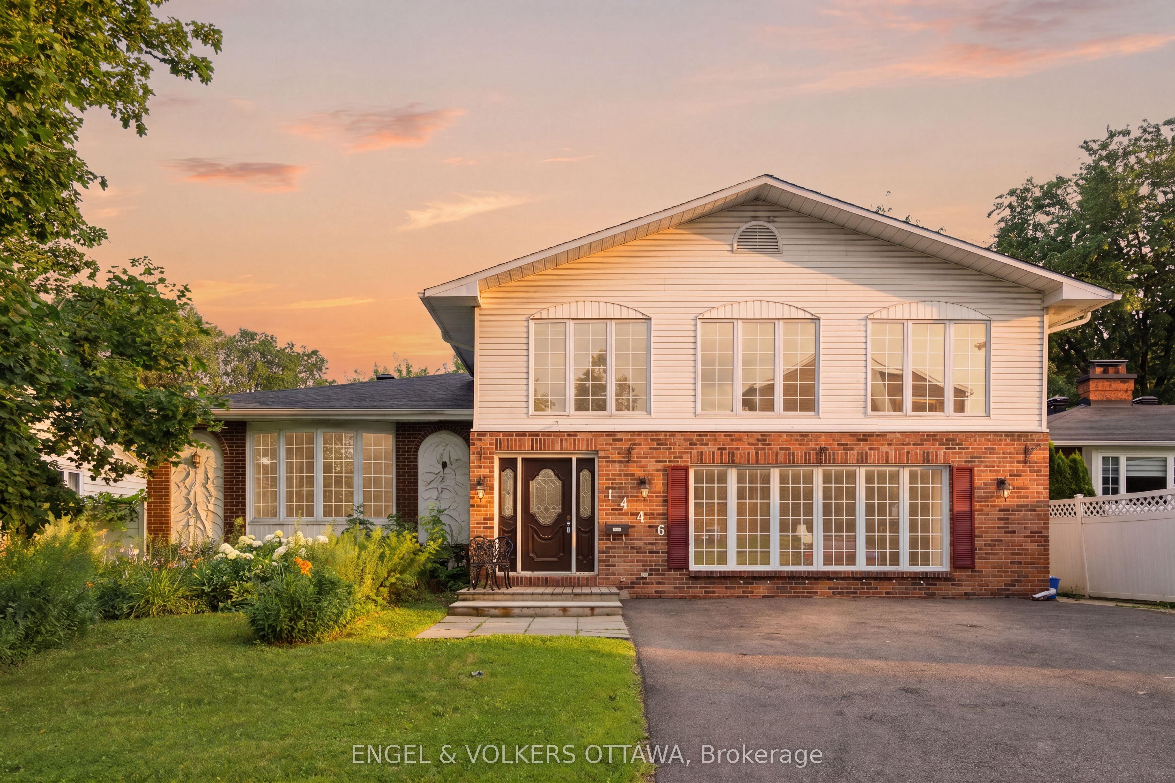 1446 Ridgebrook Drive, Cyrville - Carson Grove - Pineview, ON K1B 4H1