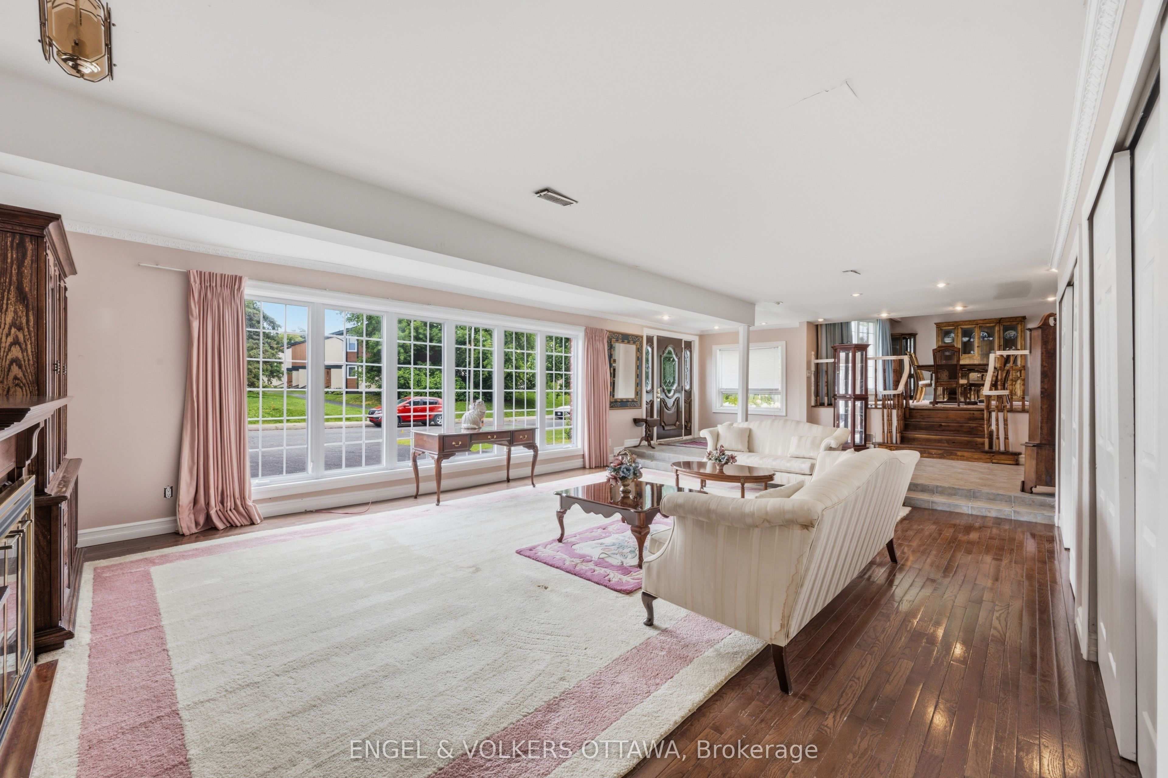 1446 Ridgebrook Drive, Cyrville - Carson Grove - Pineview, ON K1B 4H1 photo 5
