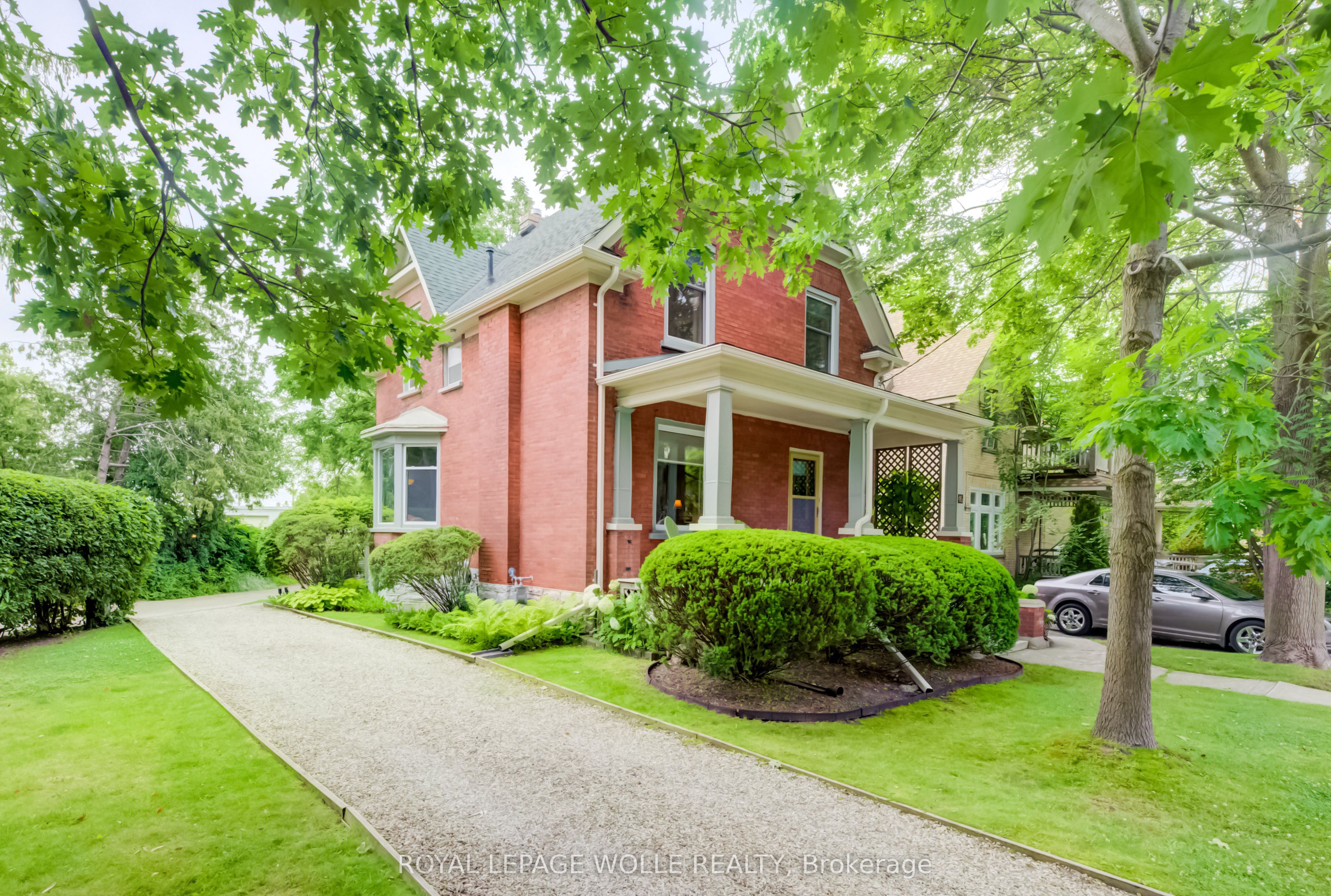 46 Ellen Street W, Kitchener, ON N2H 4K3 photo 3