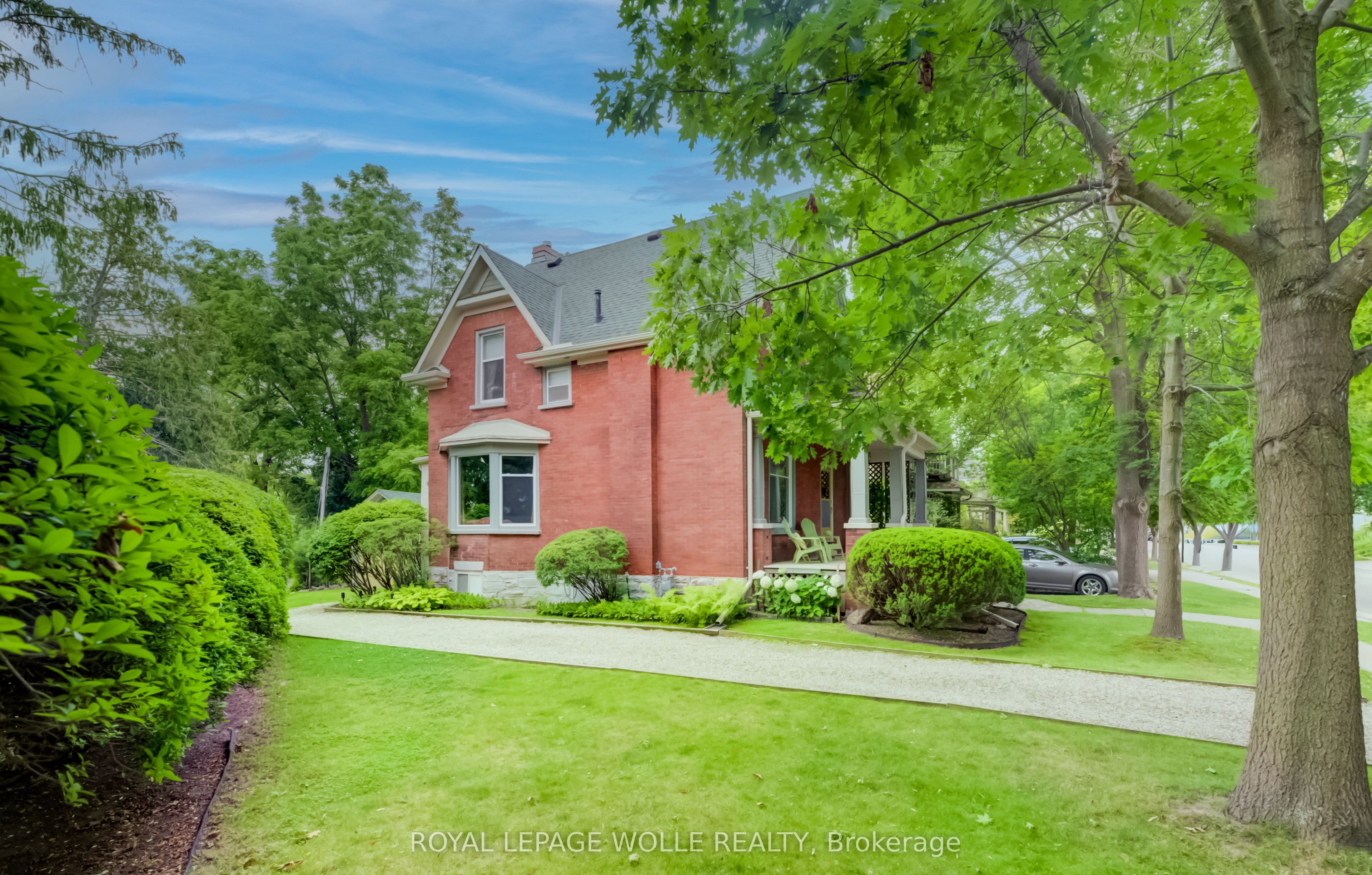 46 Ellen Street W, Kitchener, ON N2H 4K3 photo 4