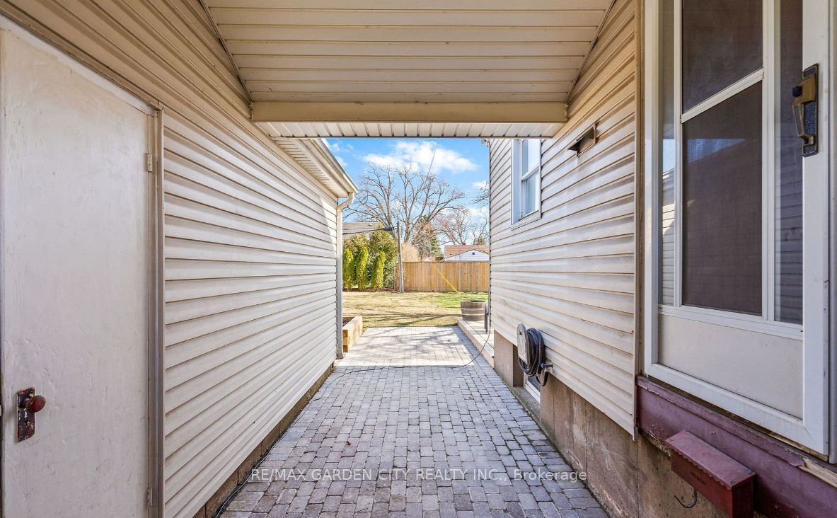 4 West Lynn Street, St. Catharines, ON L2N 3N7 photo 2