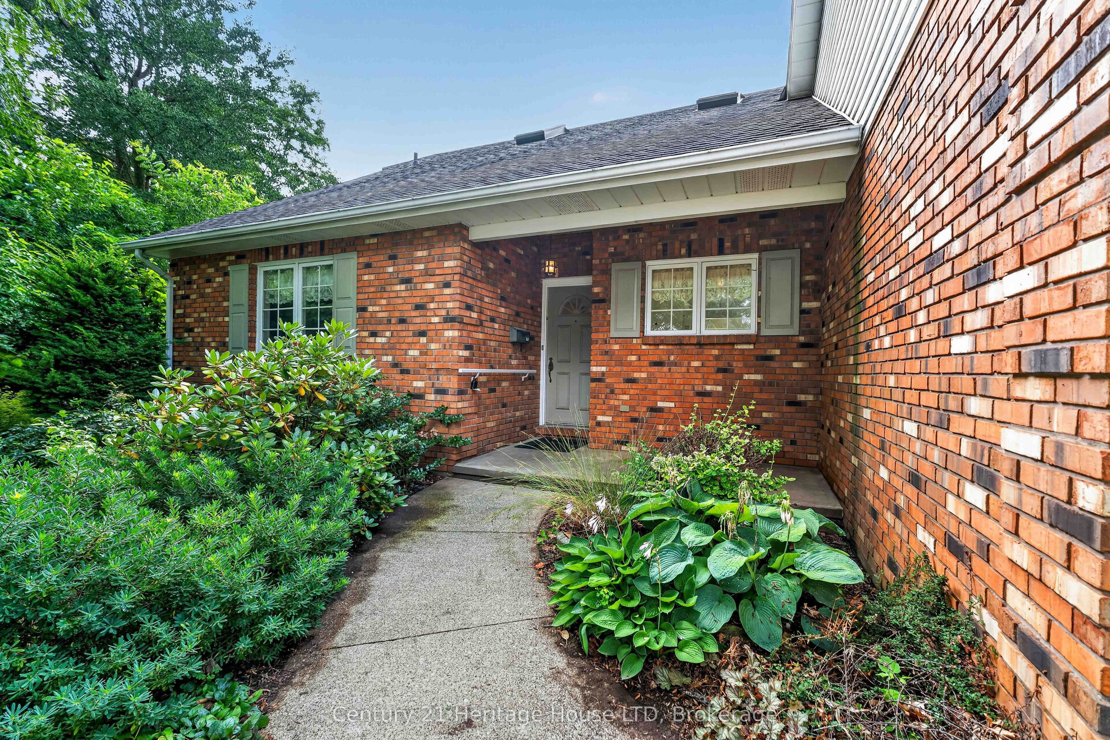 6254 Gore Street, Niagara Falls, ON L2J 4G5 photo 3